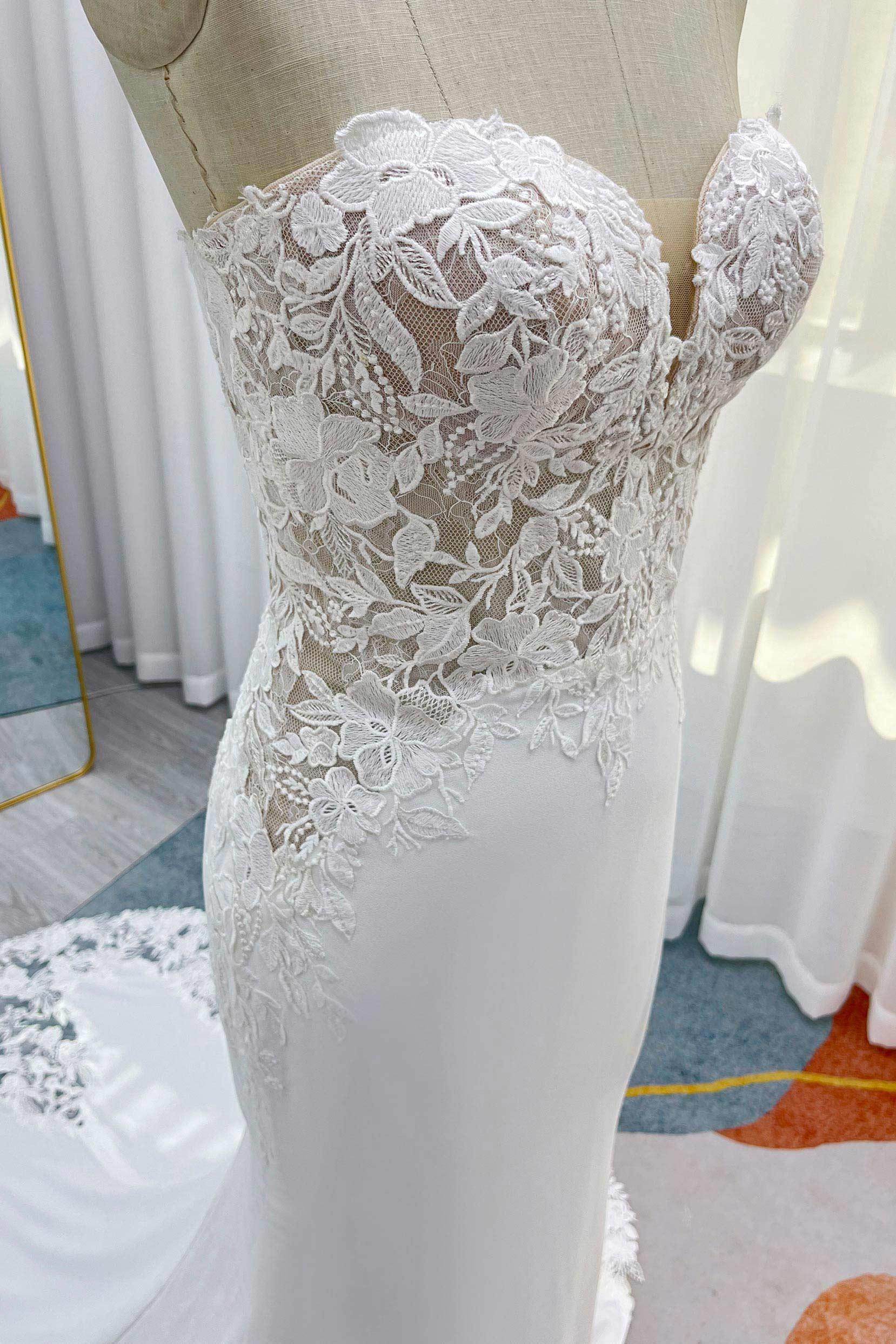 Trumpet-Mermaid Chapel Train Lace Luxuriant Satin Wedding Dress CW3248 - COCOMELODY
