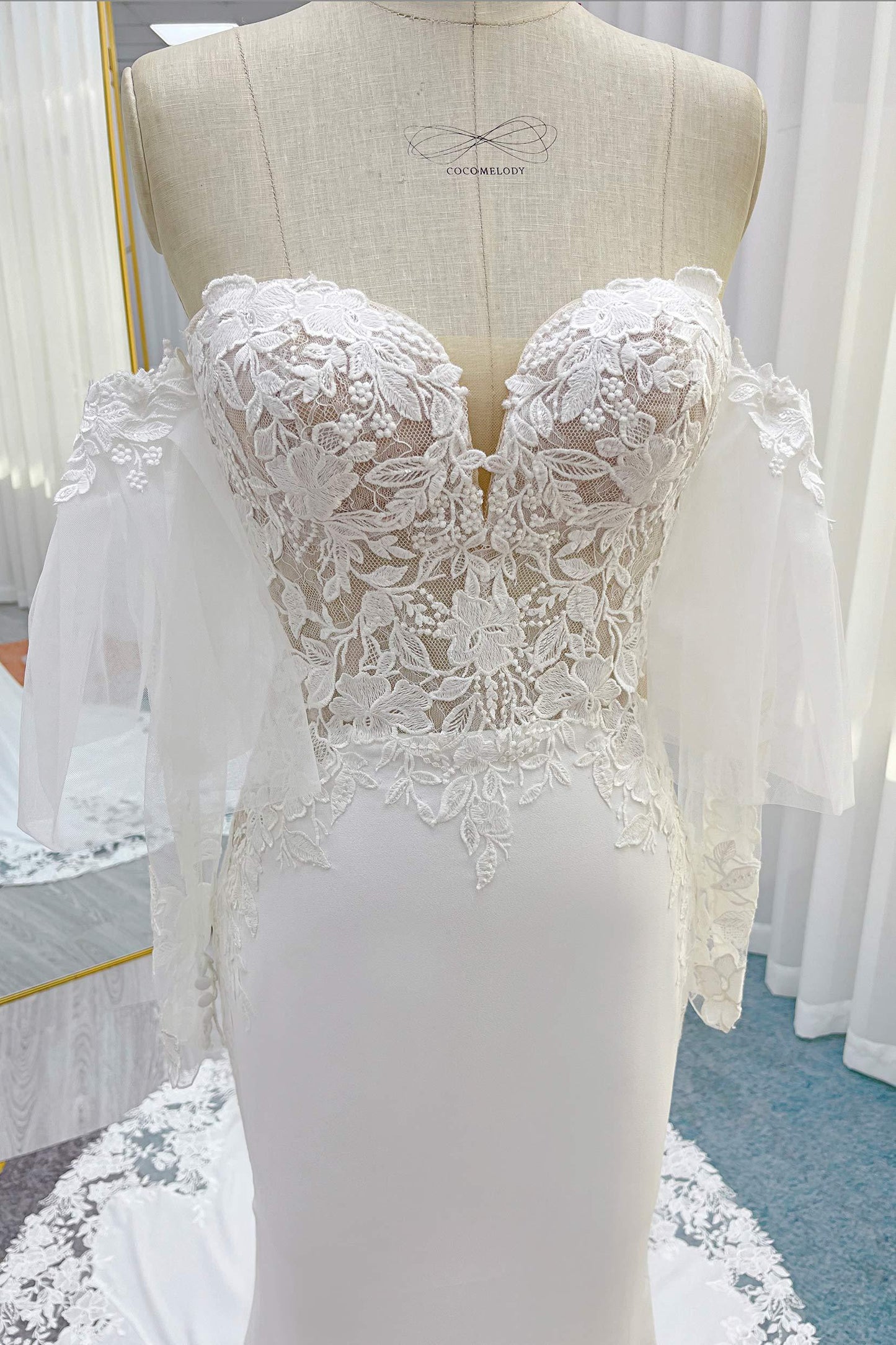 Trumpet-Mermaid Chapel Train Lace Luxuriant Satin Wedding Dress CW3248 - COCOMELODY