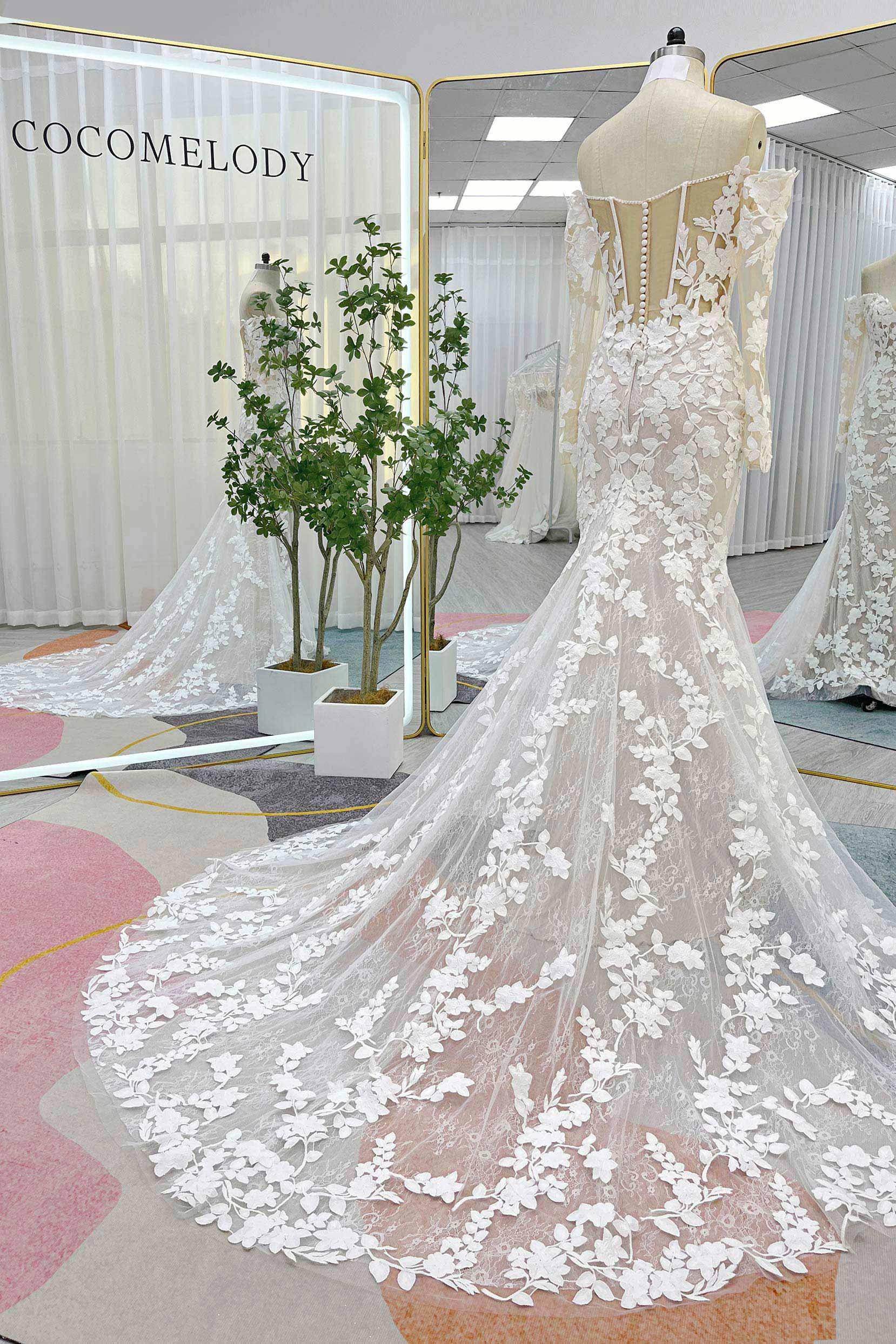 Trumpet-Mermaid Court Train Lace Tulle Wedding Dress CW3250 - COCOMELODY