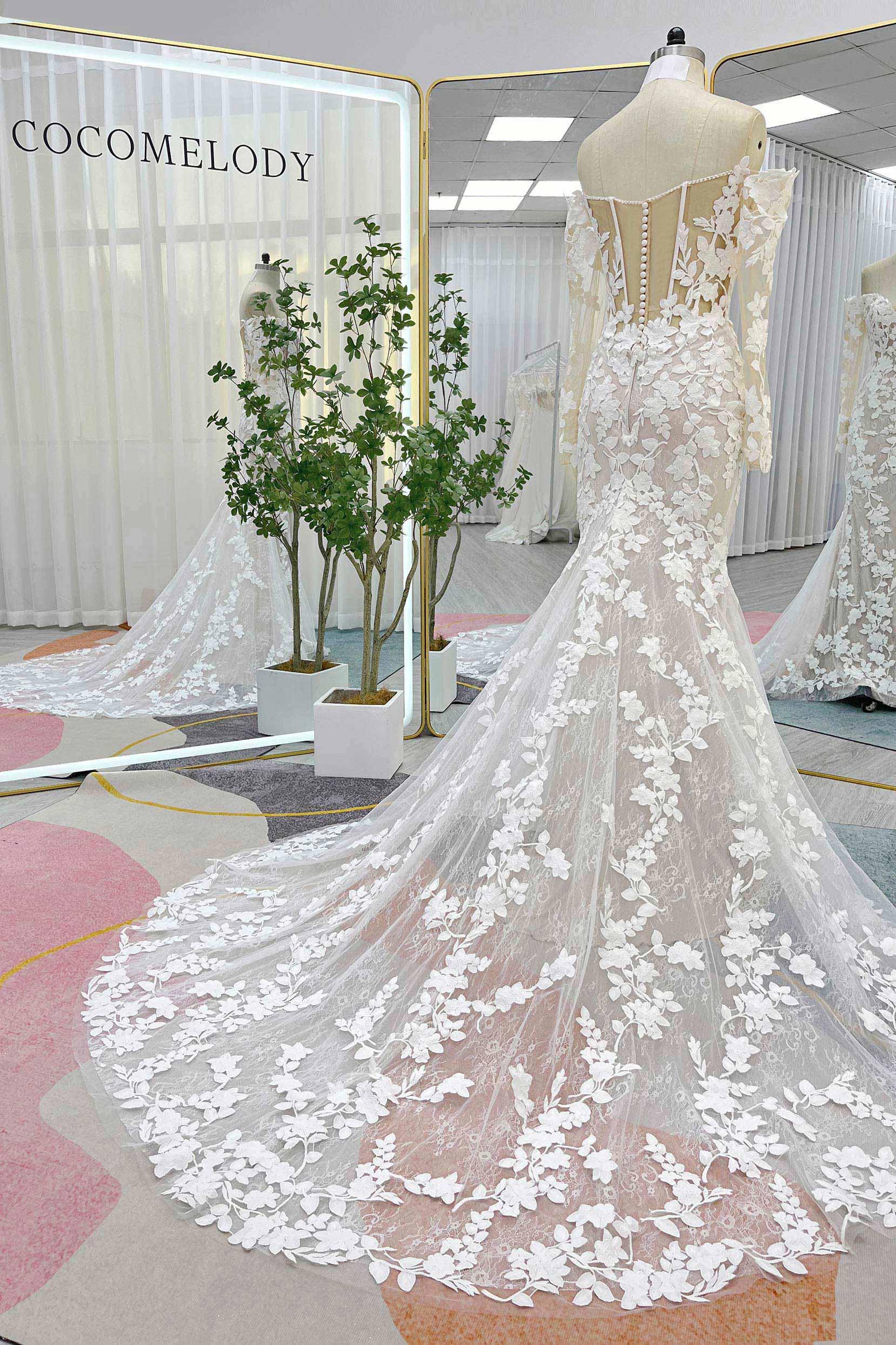 Trumpet-Mermaid Court Train Lace Tulle Wedding Dress CW3250 - COCOMELODY