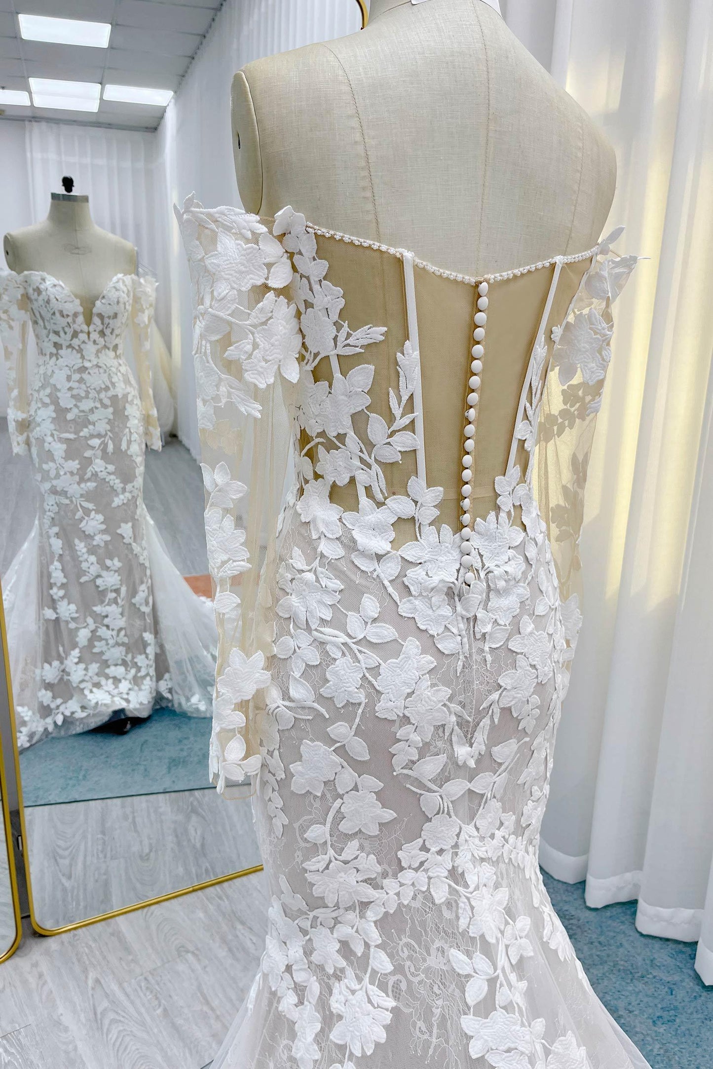 Trumpet-Mermaid Court Train Lace Tulle Wedding Dress CW3250 - COCOMELODY
