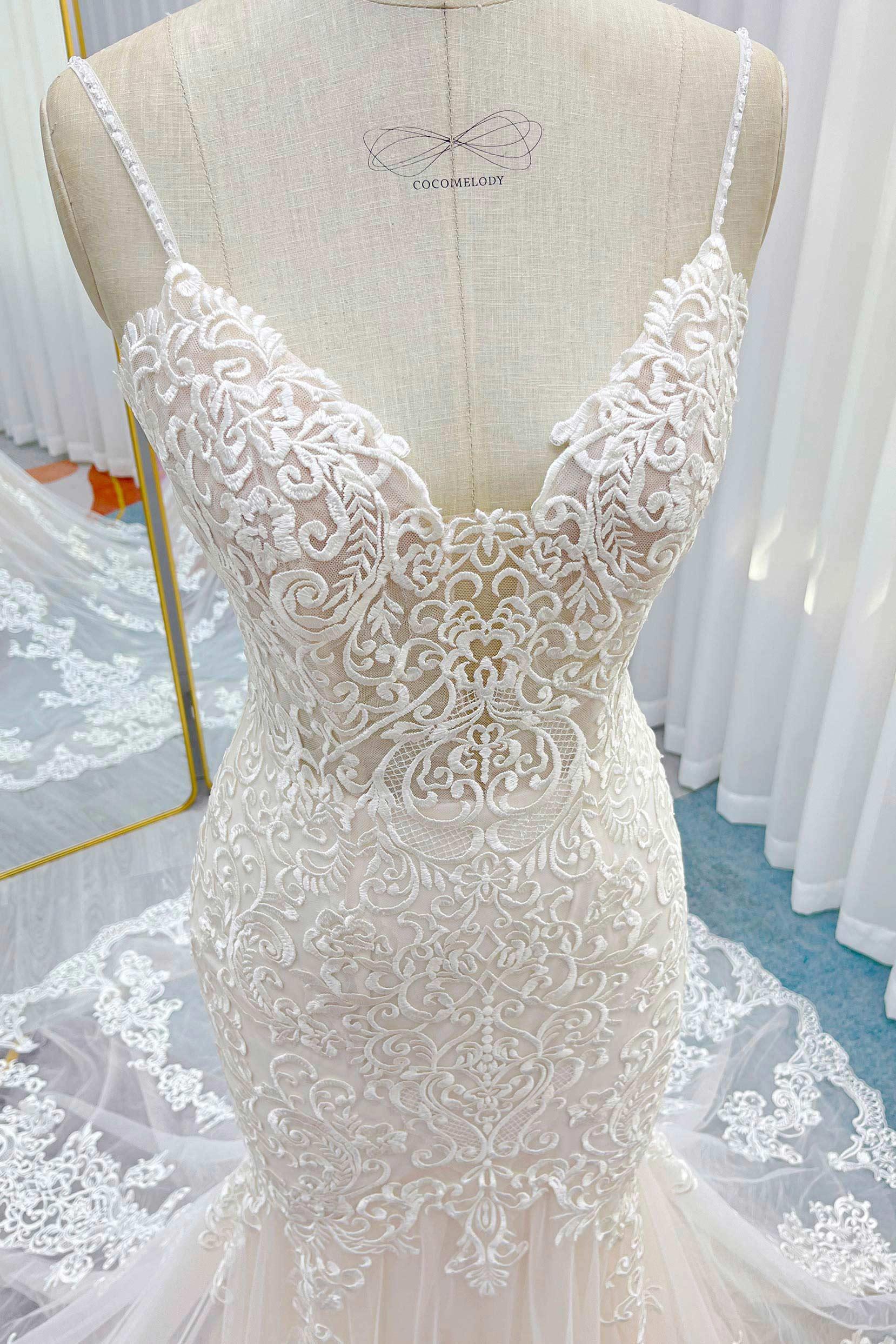 Trumpet-Mermaid Chapel Train Lace Tulle Wedding Dress CW3251 - COCOMELODY