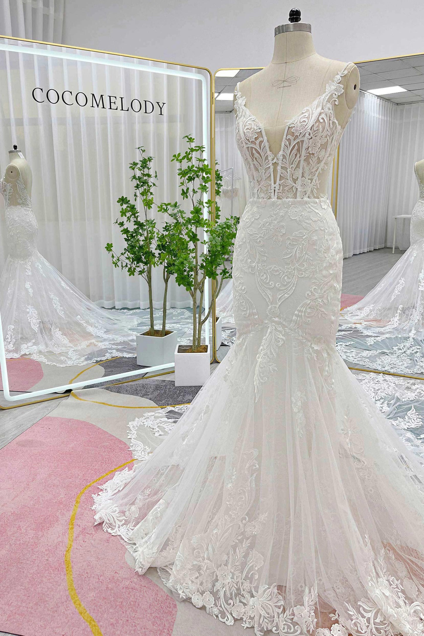 Trumpet-Mermaid Cathedral Train Lace Tulle Wedding Dress CW3256