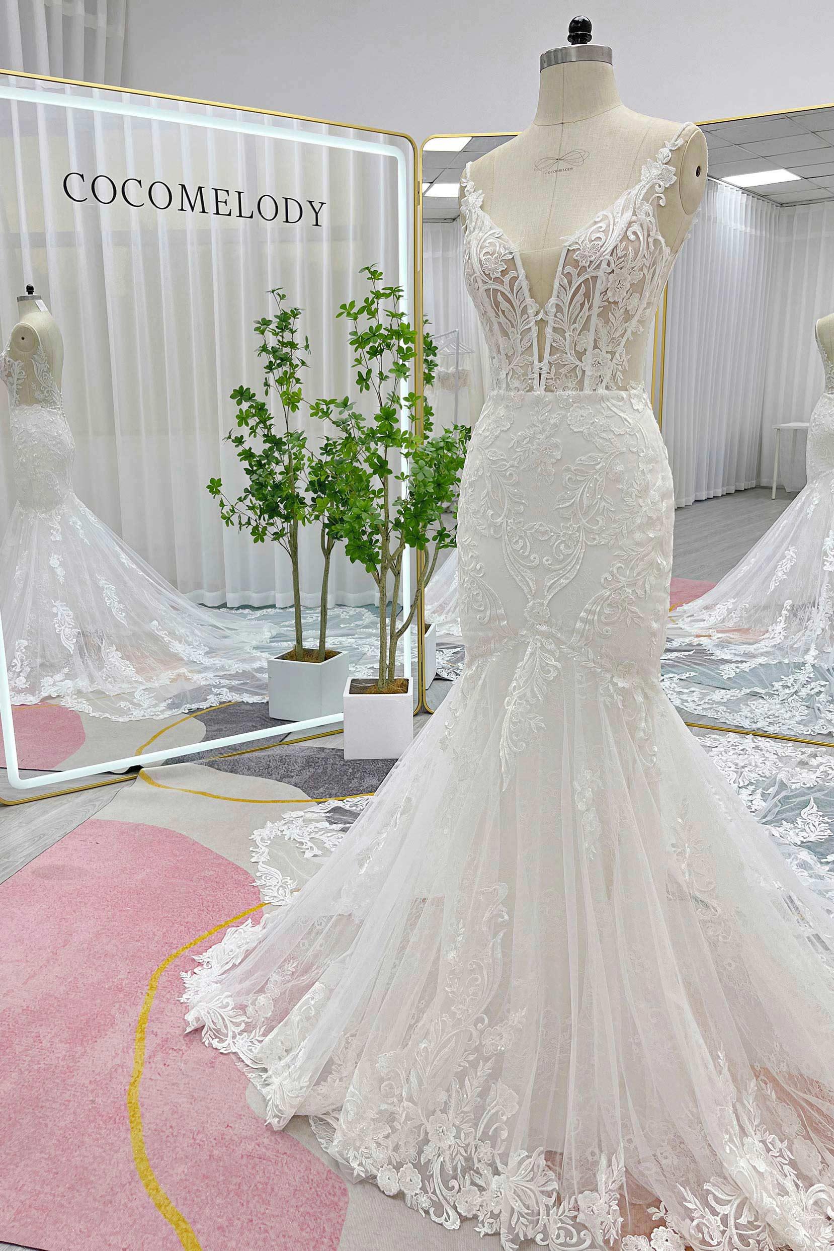 Trumpet-Mermaid Cathedral Train Lace Tulle Wedding Dress CW3256 - COCOMELODY