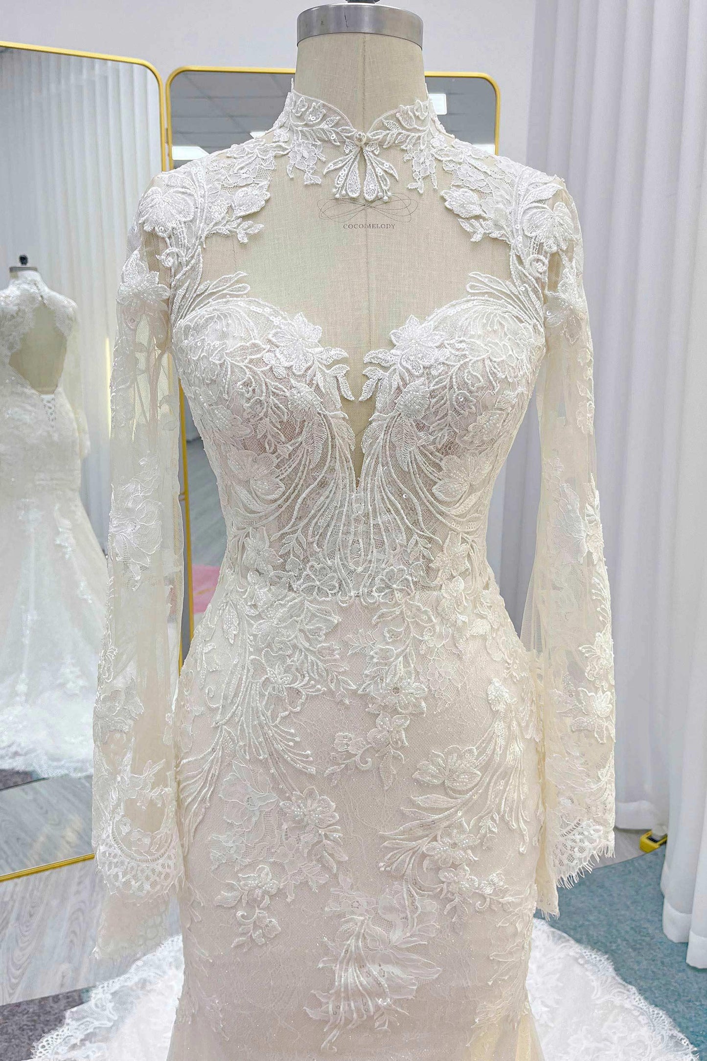 Trumpet-Mermaid Chapel Train Lace Tulle Wedding Dress CW3257 - COCOMELODY