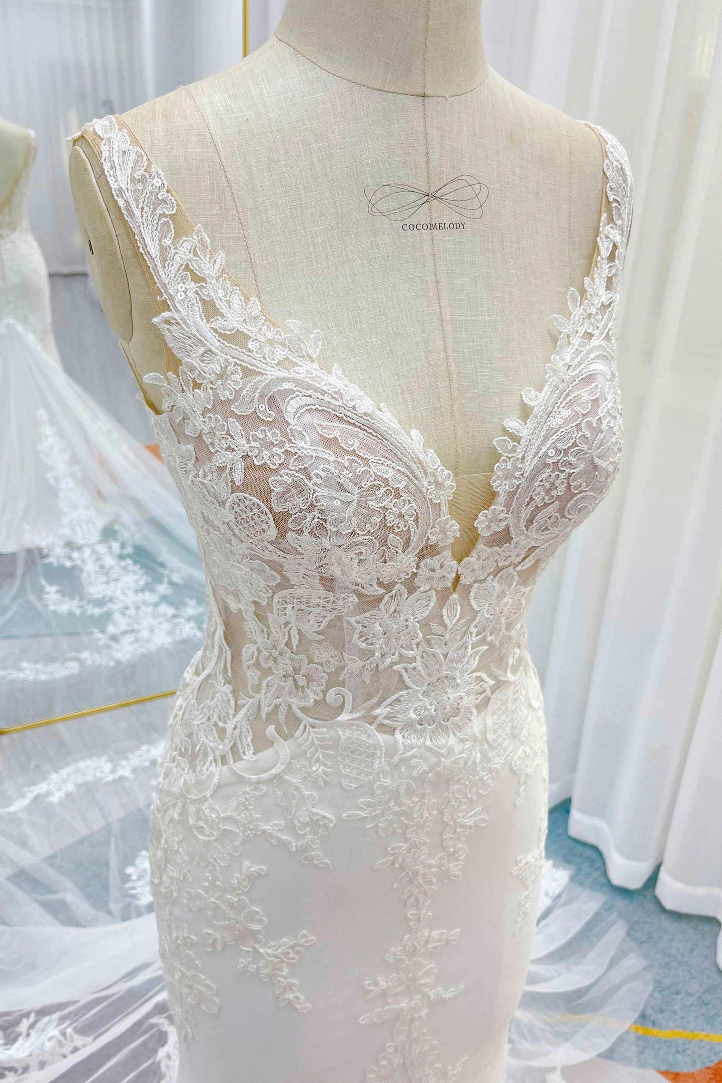 Trumpet-Mermaid Chapel Train Lace Tulle Wedding Dress CW3258 - COCOMELODY