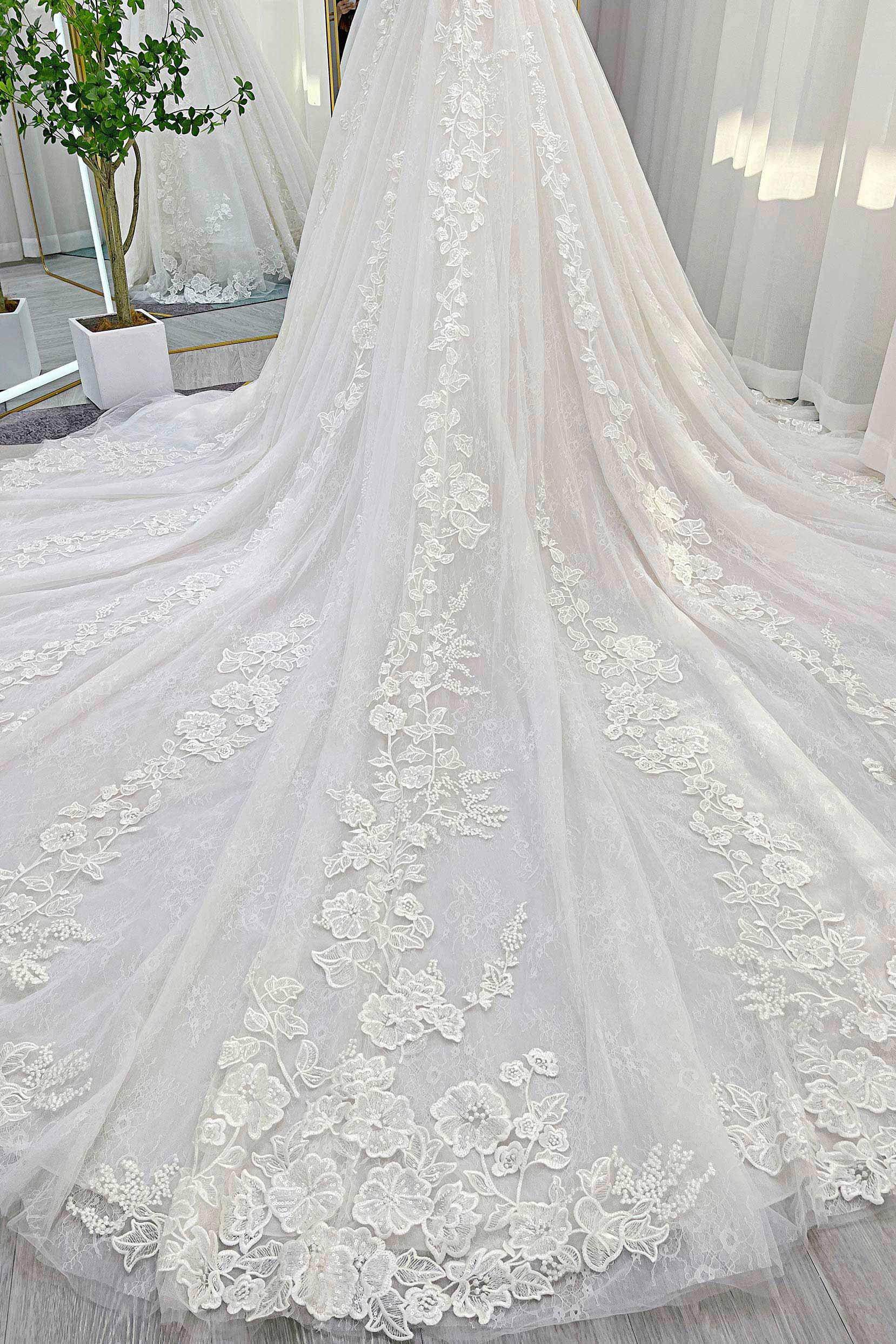 Ball Gown Cathedral Train Lace Tulle Zipper With Buttons Wedding Dress COCOMELODY CW3259, 45 Days / Ivory / US10-UK12-EUR40 Ball Gown Cathedral Train Lace Tulle Zipper With Buttons Wedding Dress COCOMELODY CW3259, 45 Days / Ivory / US10-UK12-EUR40