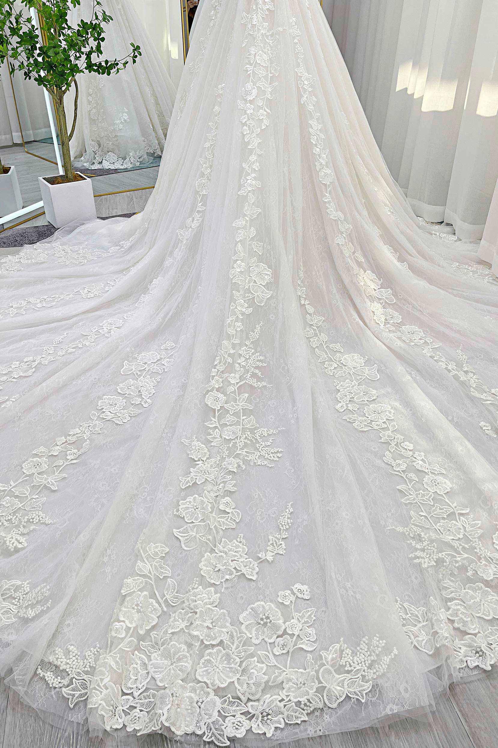 Ball Gown Cathedral Train Lace Tulle Wedding Dress CW3259 - COCOMELODY