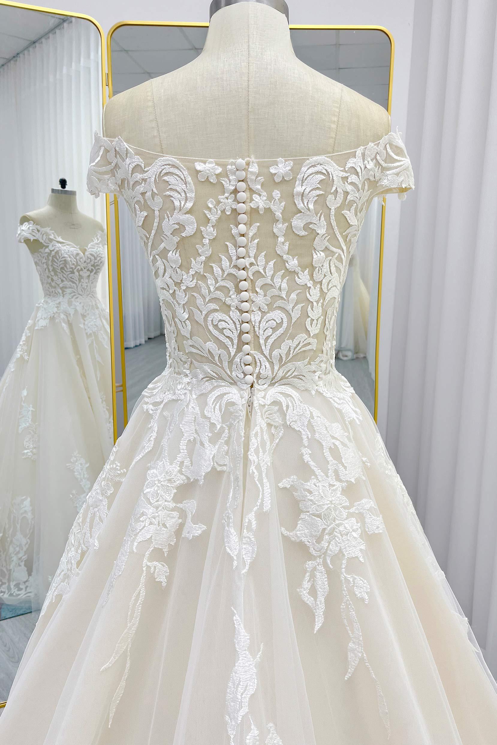 Ball Gown Chapel Train Lace Tulle Wedding Dress CW3261 - COCOMELODY