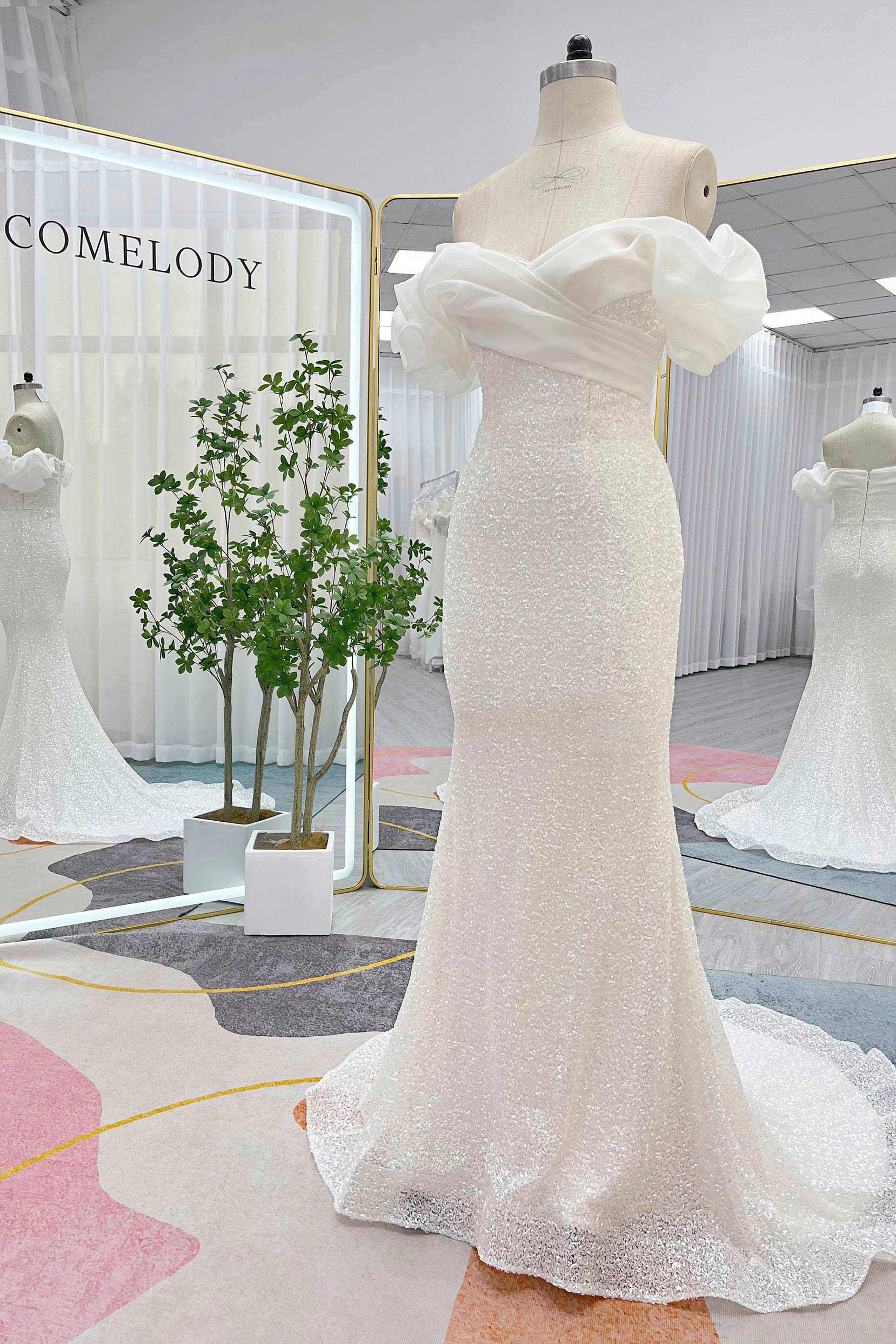 Trumpet-Mermaid Court Train Sequined Lace Wedding Dress CW3265 - COCOMELODY
