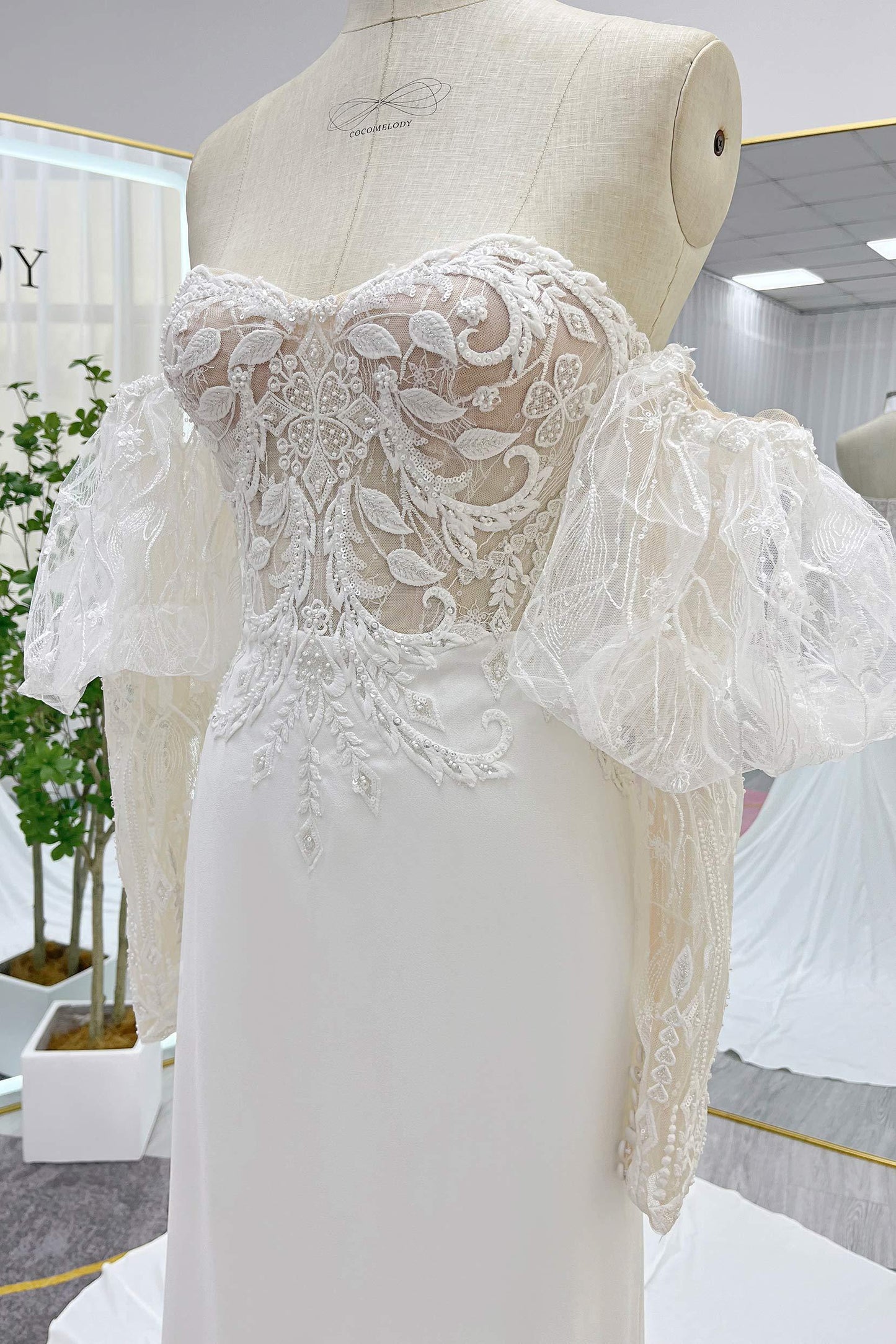 Trumpet-Mermaid Court Train Lace Stretch Satin Wedding Dress CW3266 - COCOMELODY