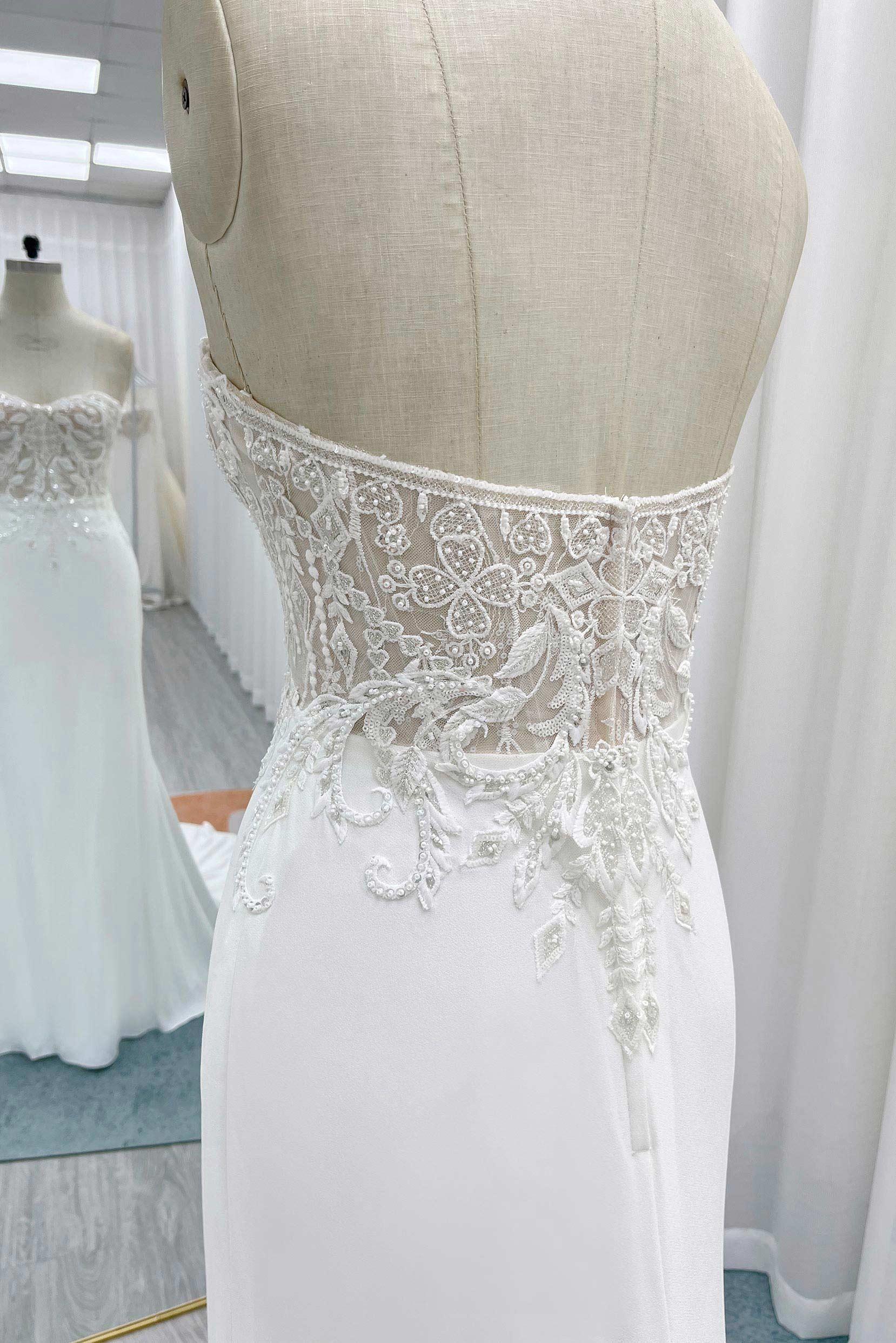 Trumpet-Mermaid Court Train Lace Stretch Satin Wedding Dress CW3266 - COCOMELODY