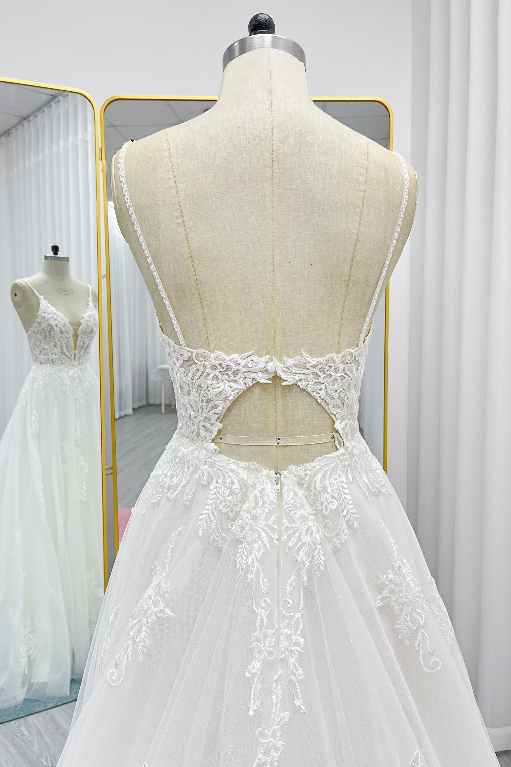 A-Line Court Train Lace Tulle Wedding Dress CW3268 - COCOMELODY