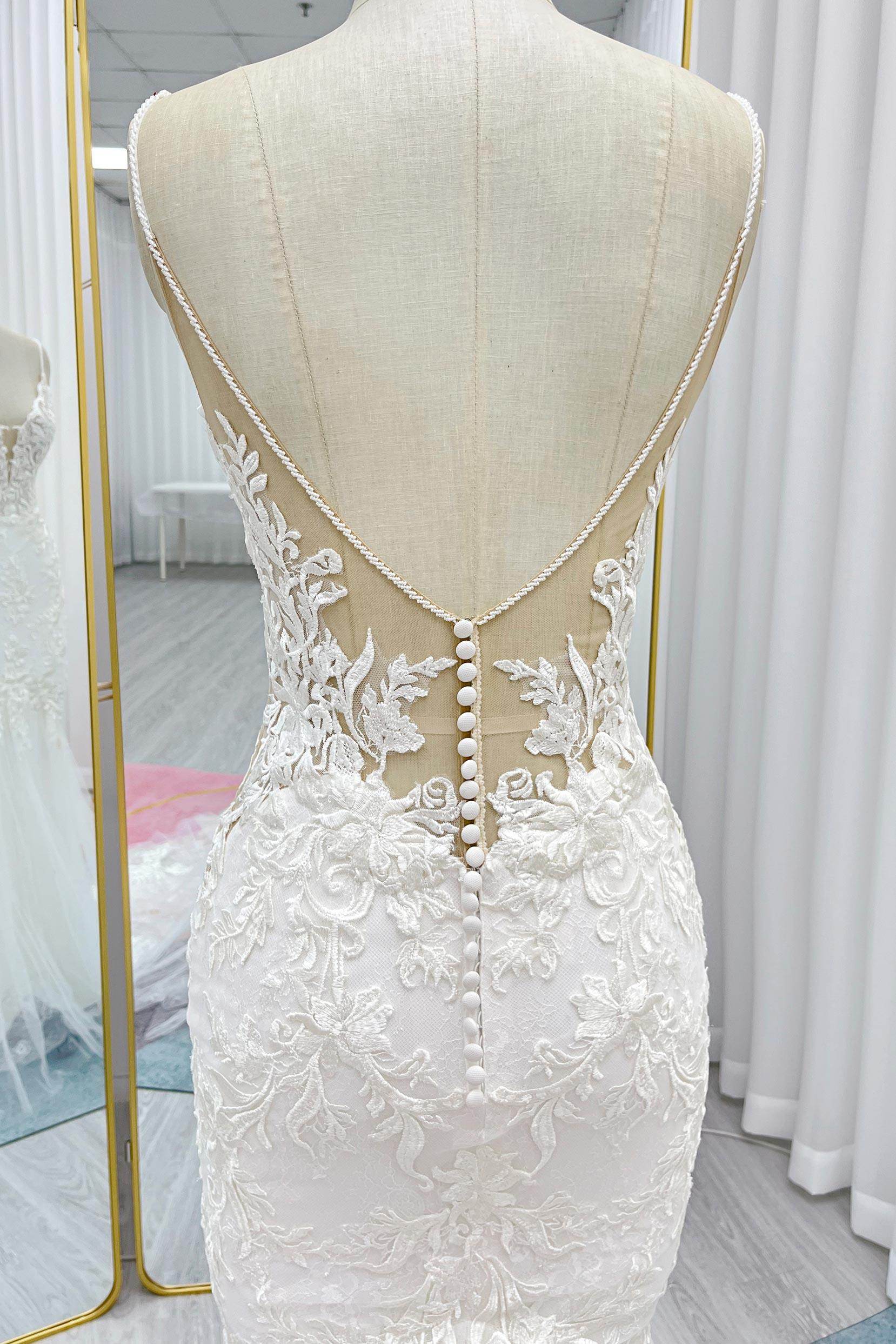 Trumpet-Mermaid Spaghetti Strap Court Train Lace Tulle Wedding Dress COCOMELODY CW3269 Trumpet-Mermaid Spaghetti Strap Court Train Lace Tulle Wedding Dress COCOMELODY CW3269