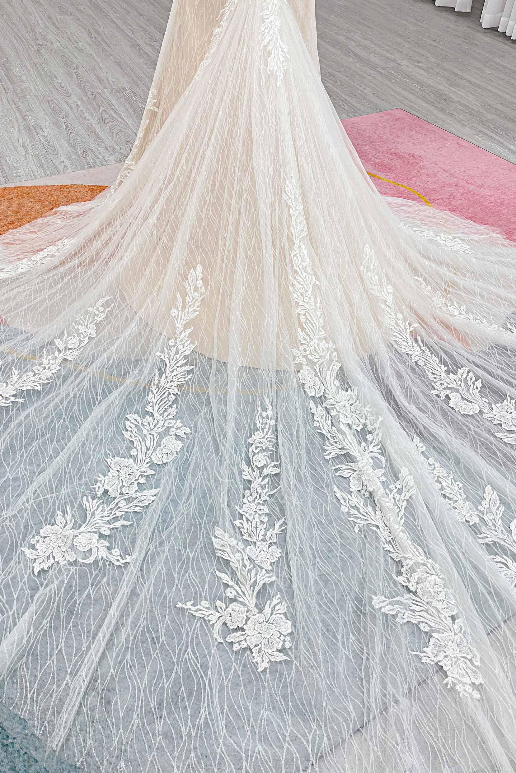 Trumpet-Mermaid Chapel Train Lace Tulle Wedding Dress CW3273 - COCOMELODY
