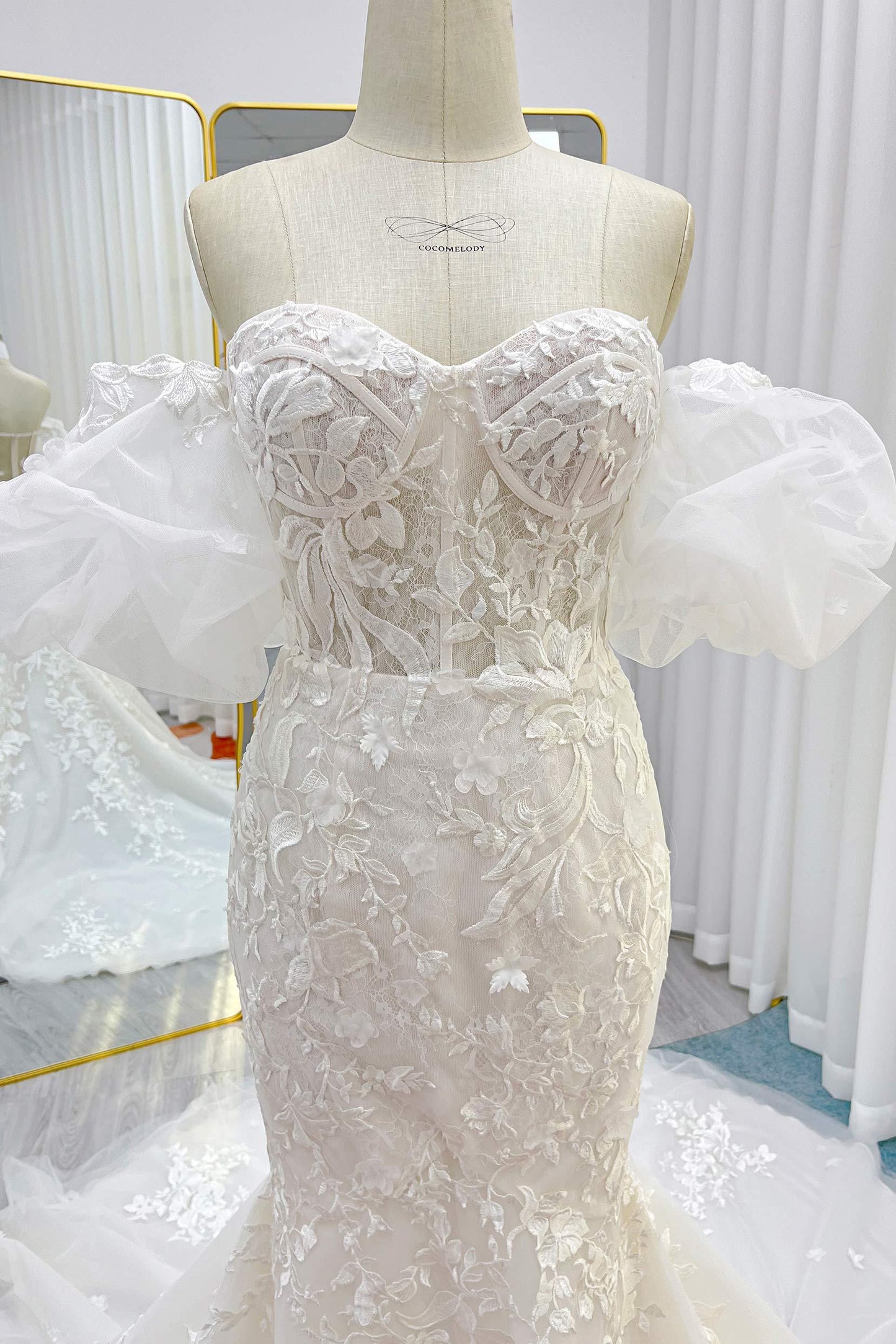 Trumpet-Mermaid Chapel Train Lace Tulle Wedding Dress CW3274 - COCOMELODY