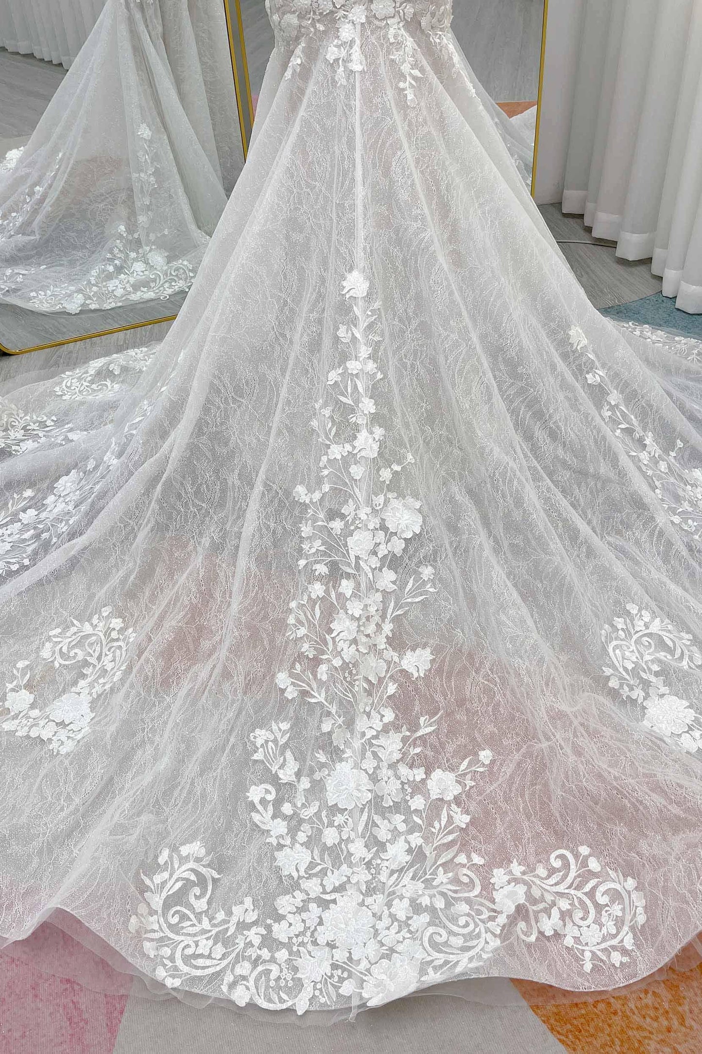 Trumpet-Mermaid Court Train Lace Tulle Wedding Dress CW3275 - COCOMELODY