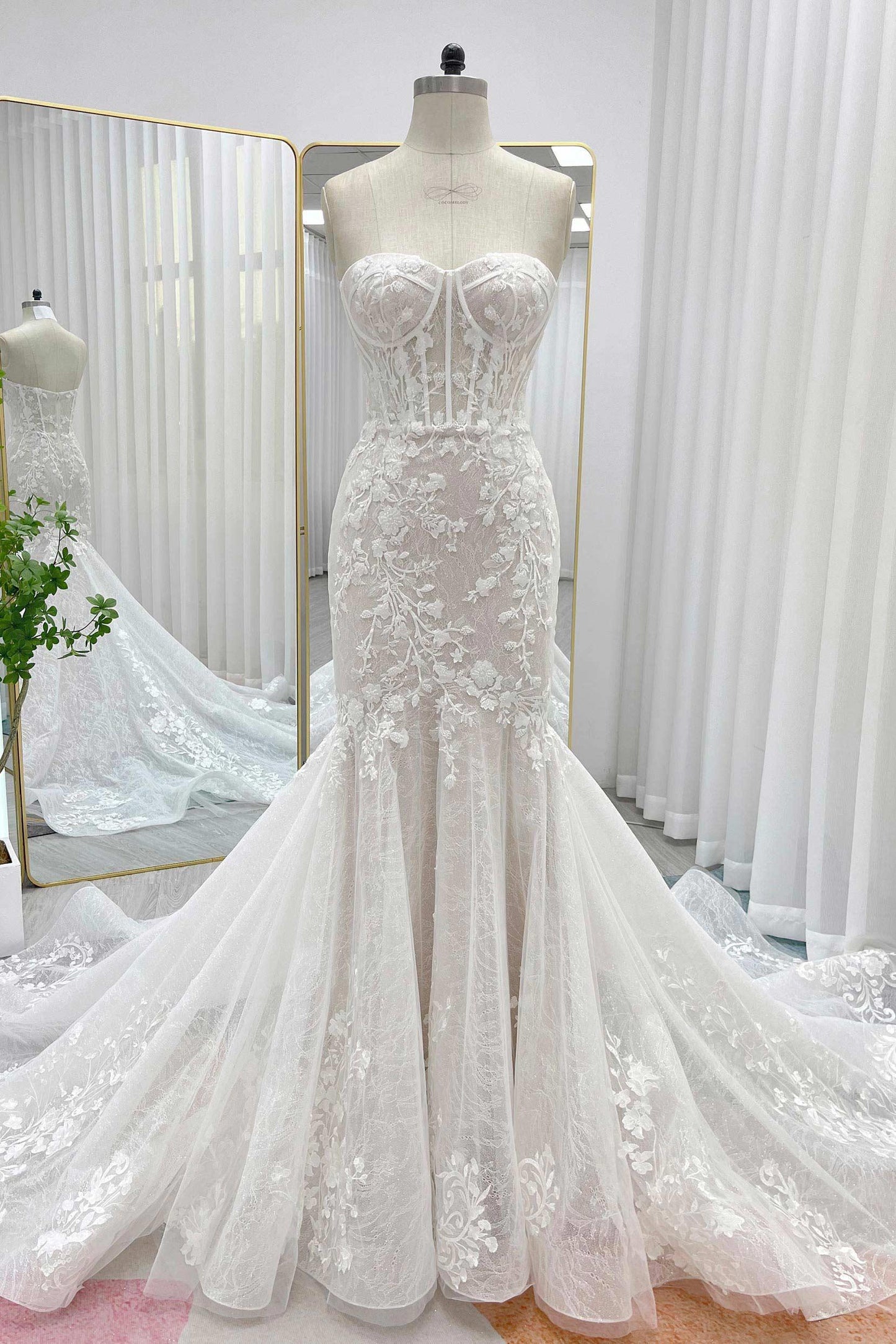 Trumpet-Mermaid Court Train Lace Tulle Wedding Dress CW3275 - COCOMELODY