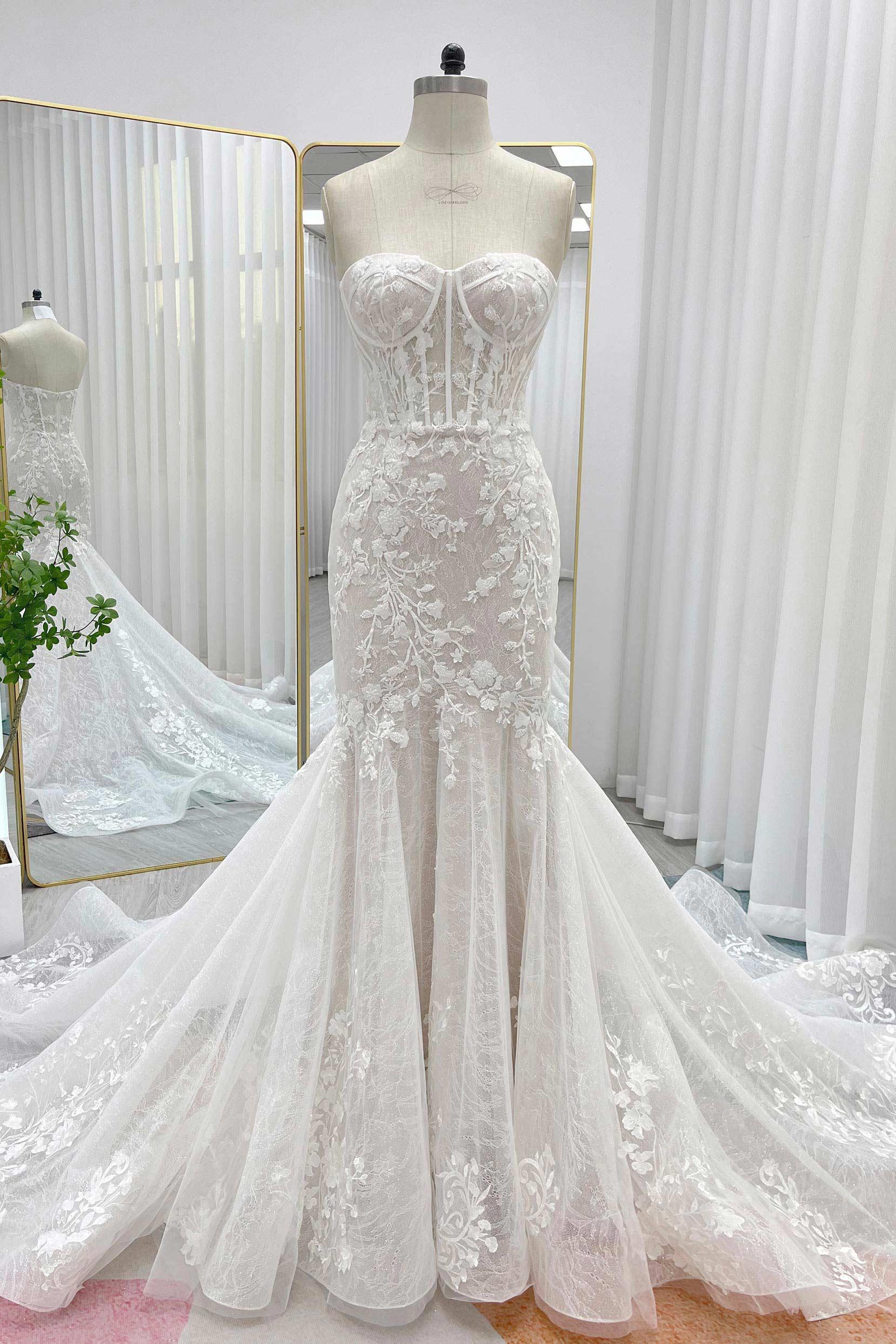 Trumpet-Mermaid Court Train Lace Tulle Wedding Dress CW3275 - COCOMELODY