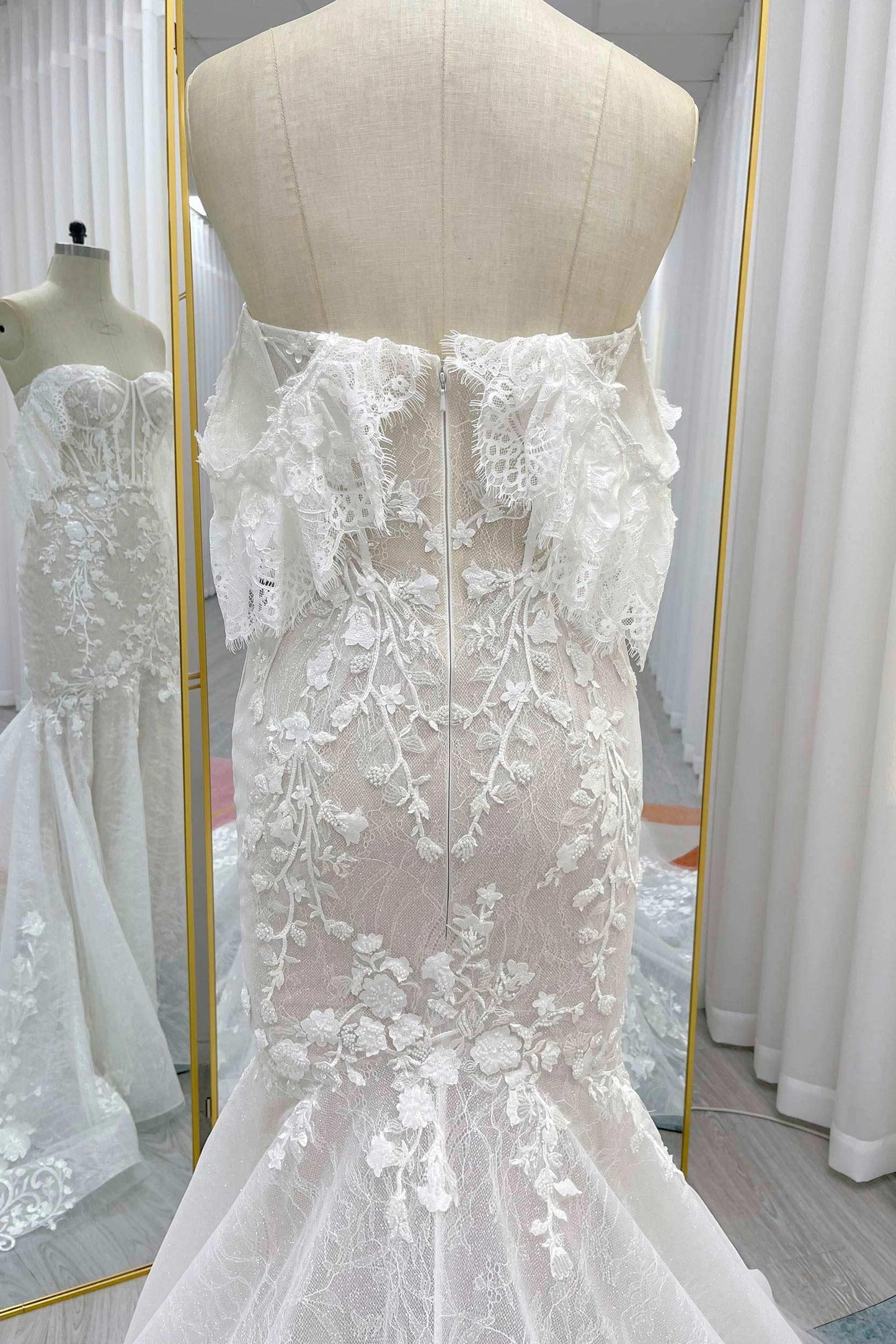 Trumpet-Mermaid Court Train Lace Tulle Wedding Dress CW3275 - COCOMELODY