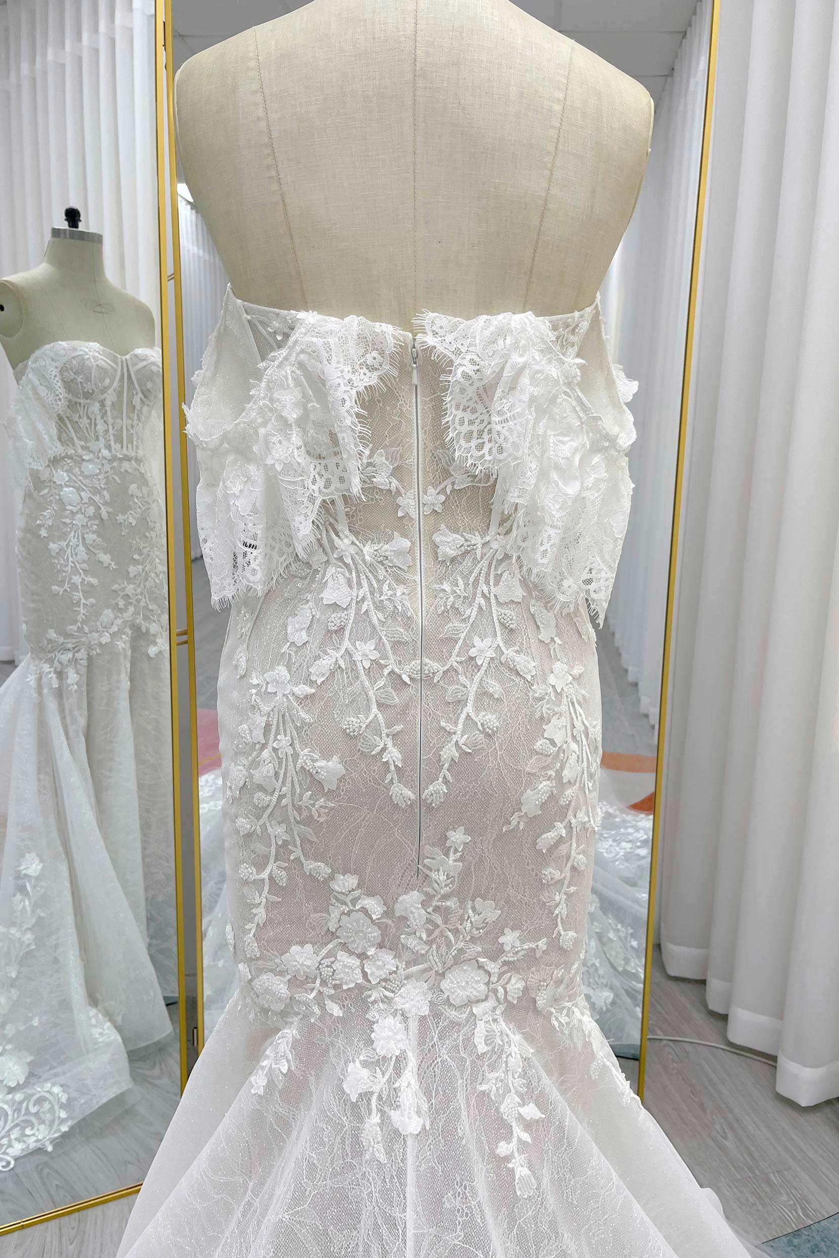 Trumpet-Mermaid Court Train Lace Tulle Wedding Dress CW3275 - COCOMELODY