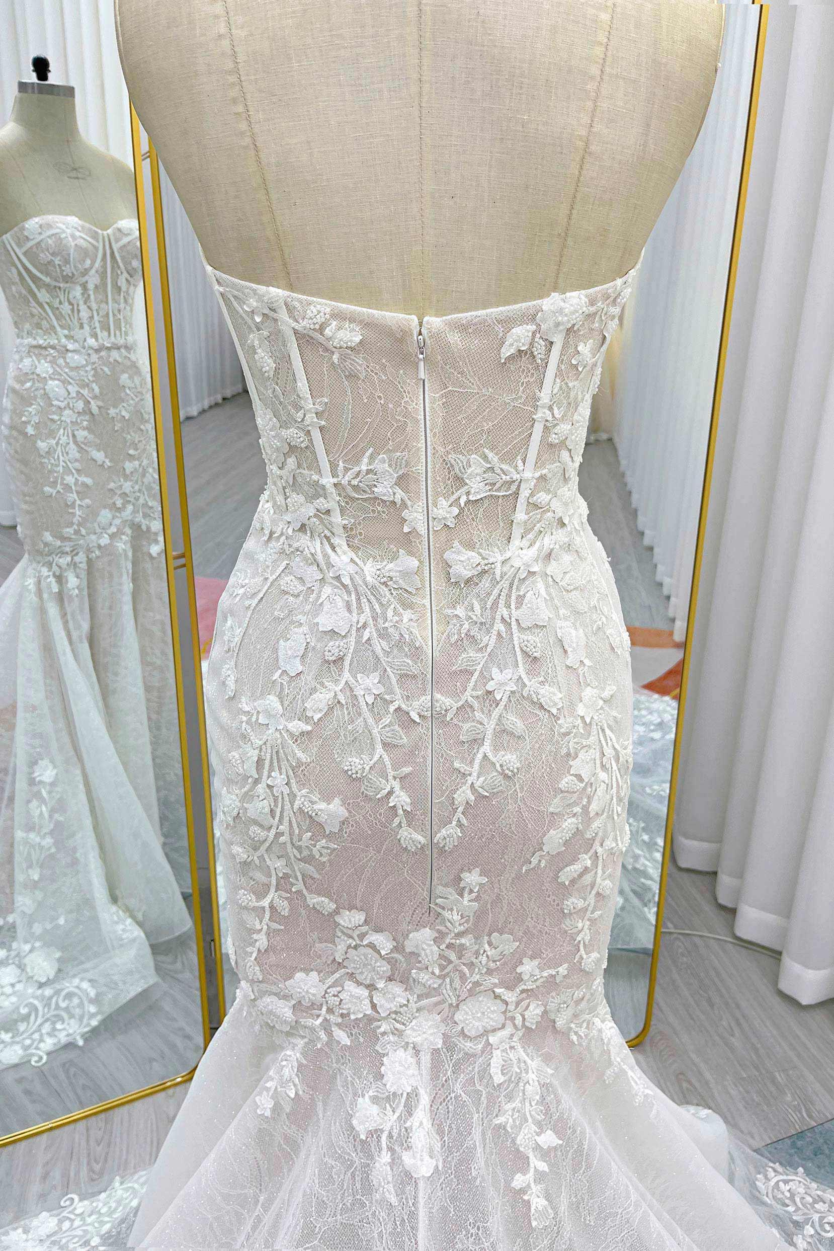 Trumpet-Mermaid Court Train Lace Tulle Wedding Dress CW3275 - COCOMELODY