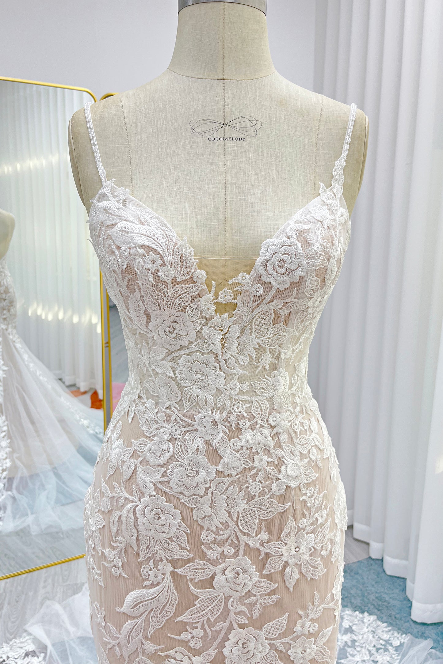 Trumpet-Mermaid Chapel Train Lace Tulle Wedding Dress CW3276