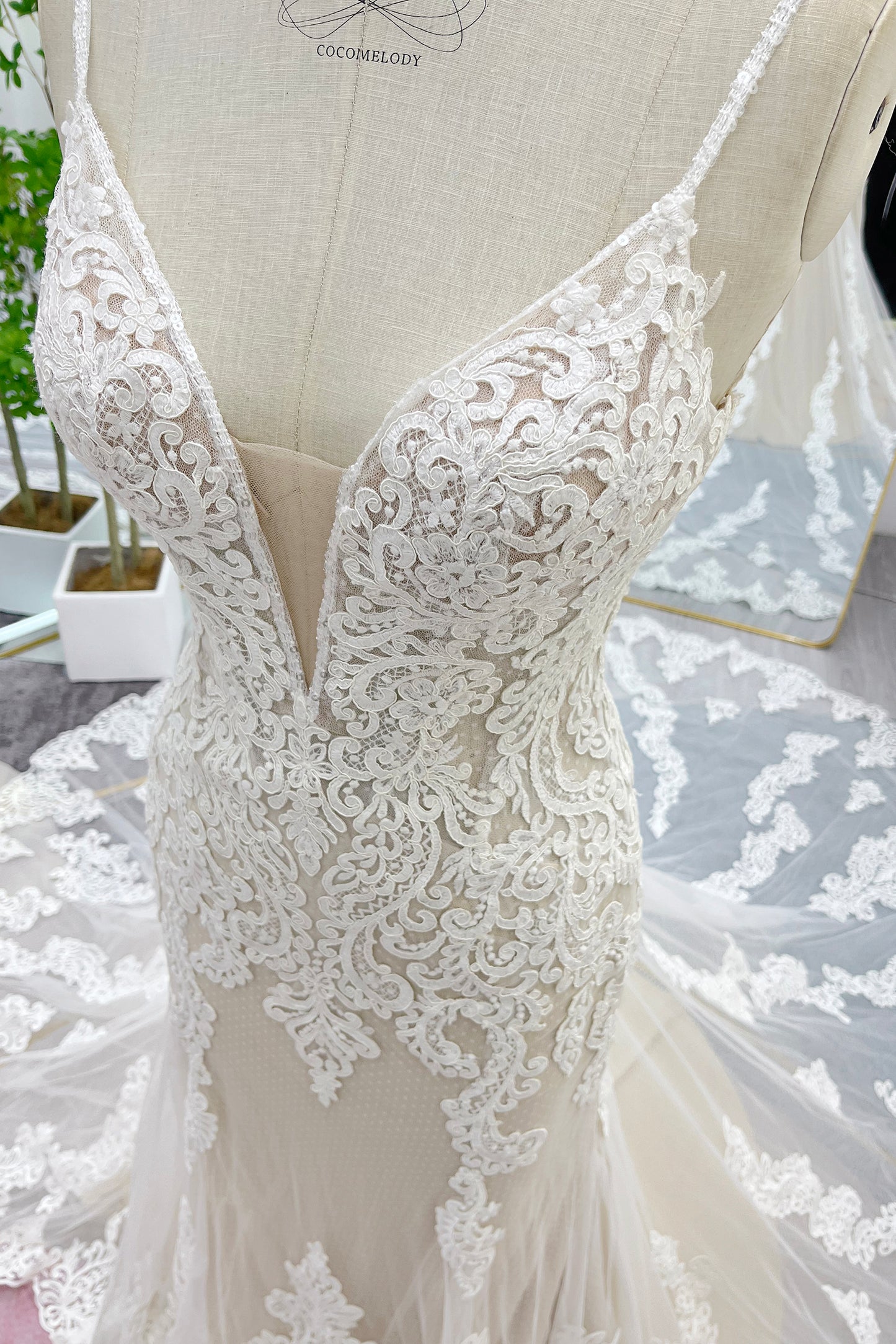 Trumpet-Mermaid Chapel Train Lace Tulle Wedding Dress CW3277
