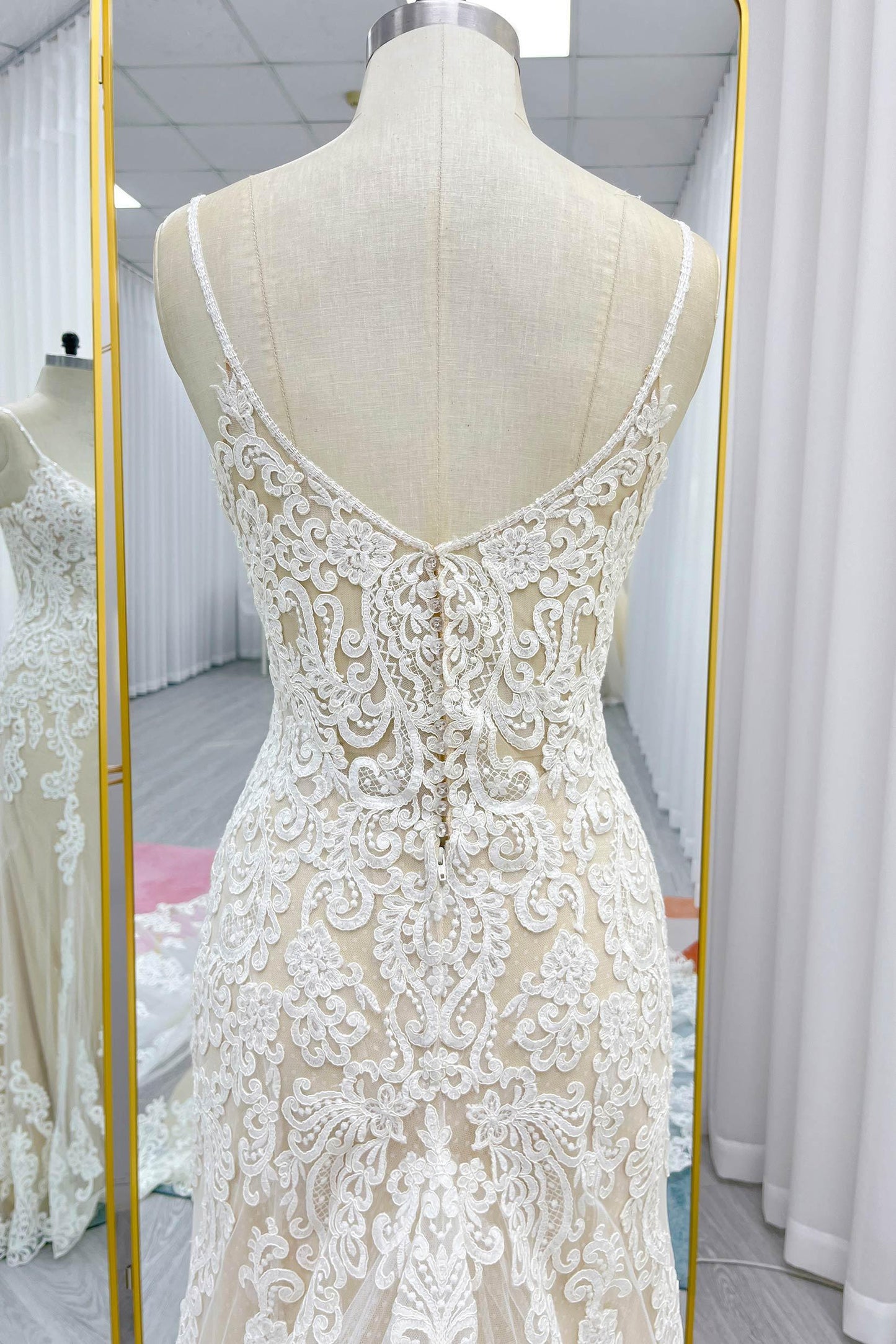 Trumpet-Mermaid Chapel Train Lace Tulle Wedding Dress CW3277 - COCOMELODY