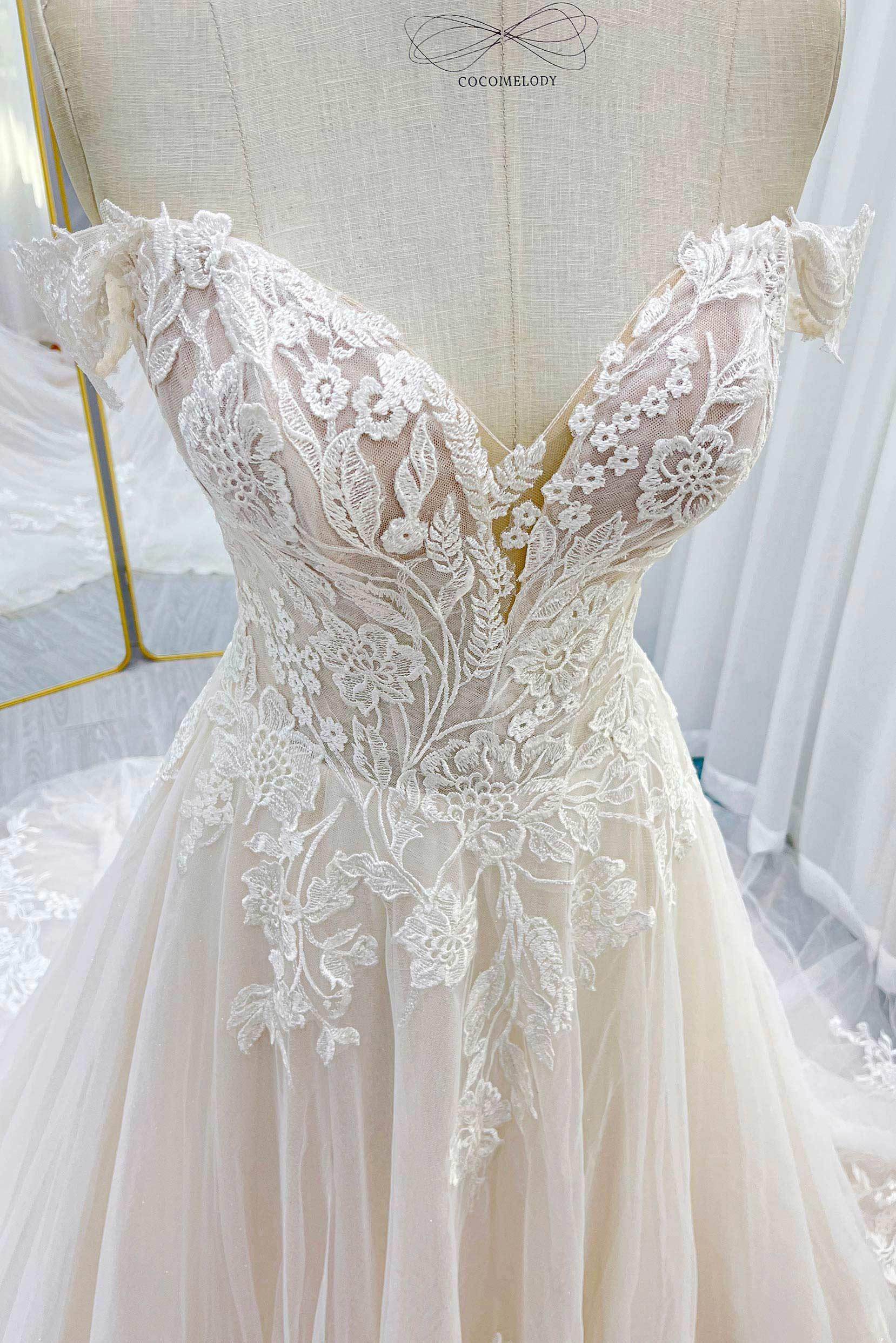 A-Line Chapel Train Lace Tulle Wedding Dress CW3278 - COCOMELODY