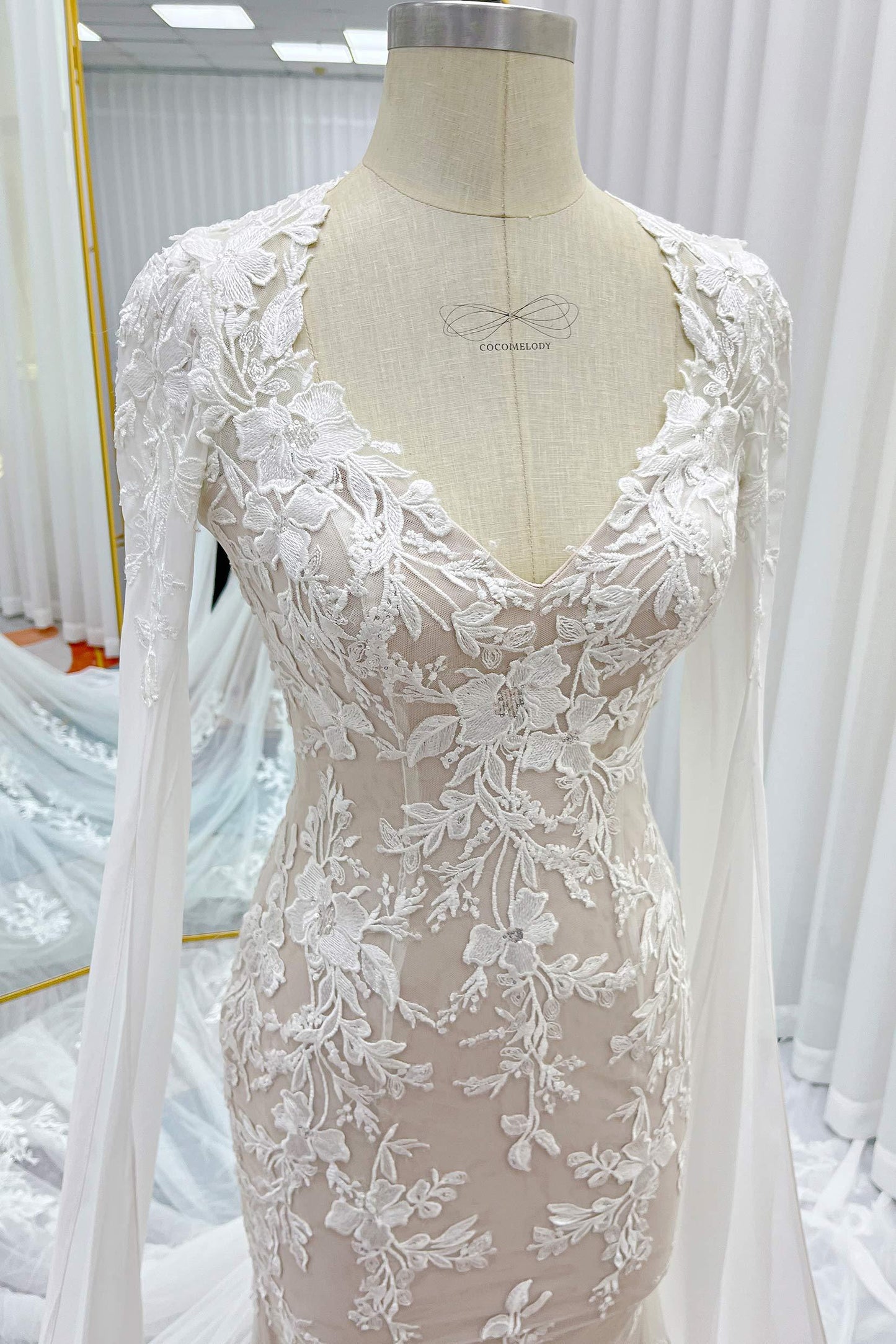 Trumpet-Mermaid Chapel Train Lace Tulle Wedding Dress CW3279 - COCOMELODY