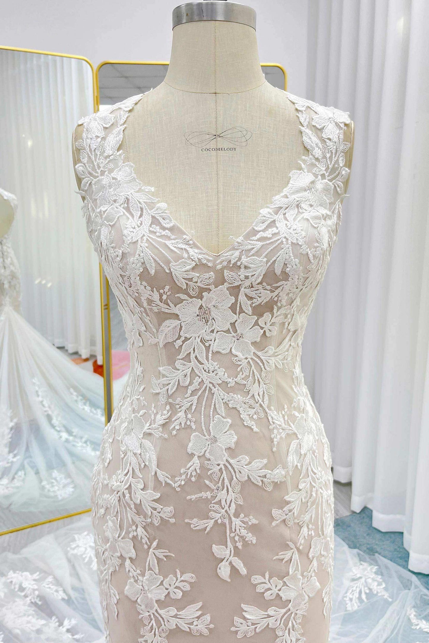Trumpet-Mermaid Chapel Train Lace Tulle Wedding Dress CW3279 - COCOMELODY