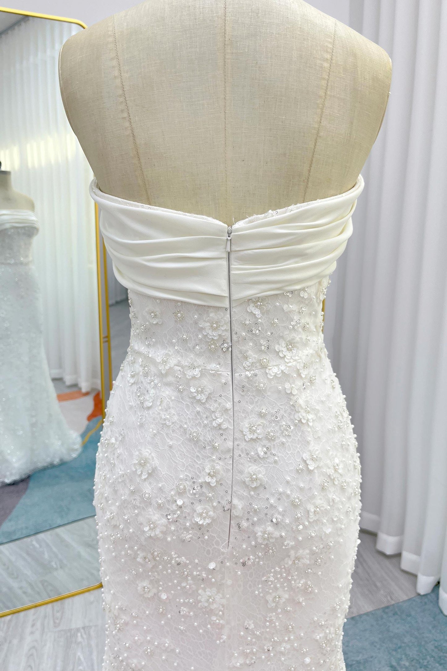 Trumpet-Mermaid Court Train Lace Satin Wedding Dress CW3280 - COCOMELODY