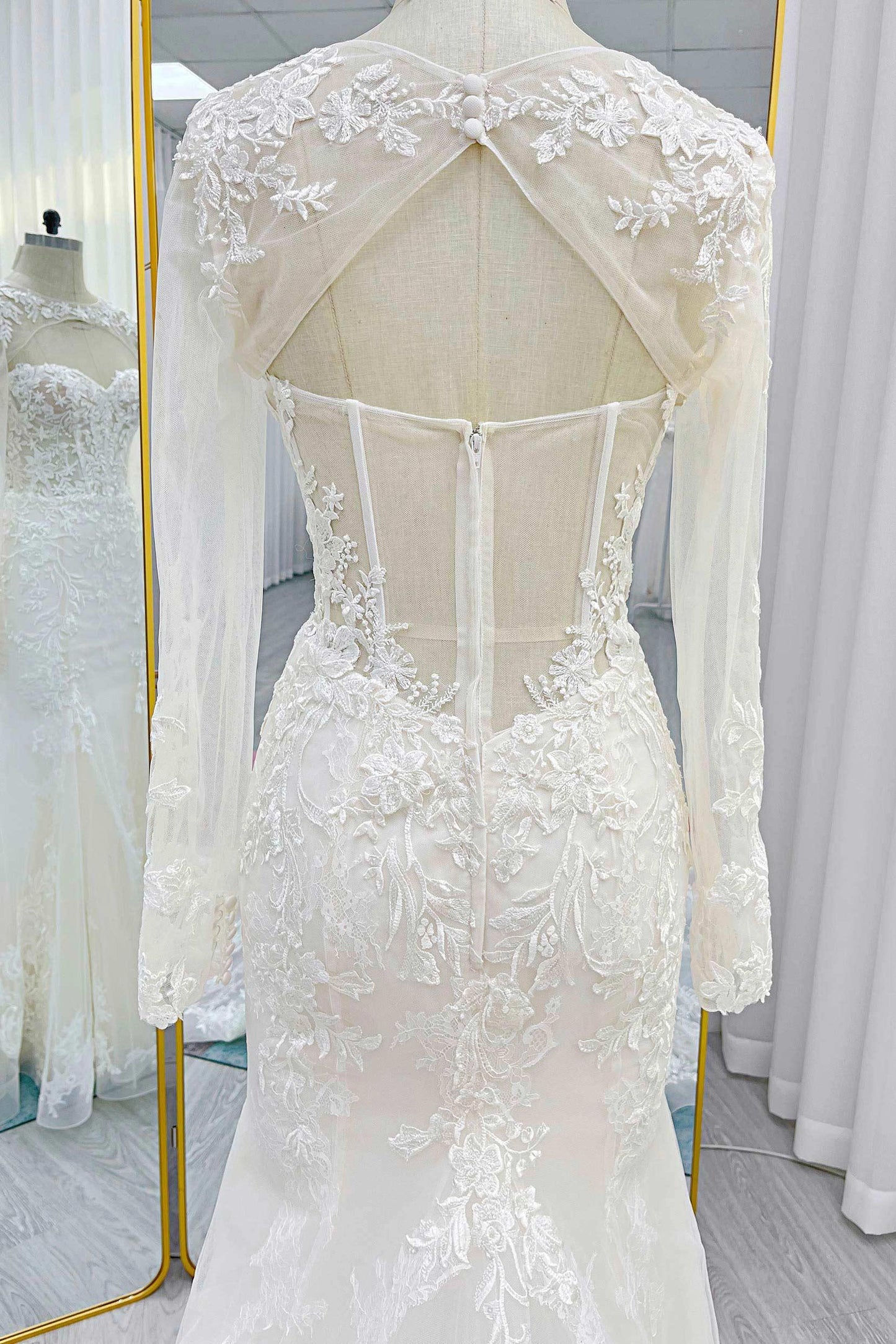 Trumpet-Mermaid Chapel Train Lace Tulle Wedding Dress CW3282 - COCOMELODY