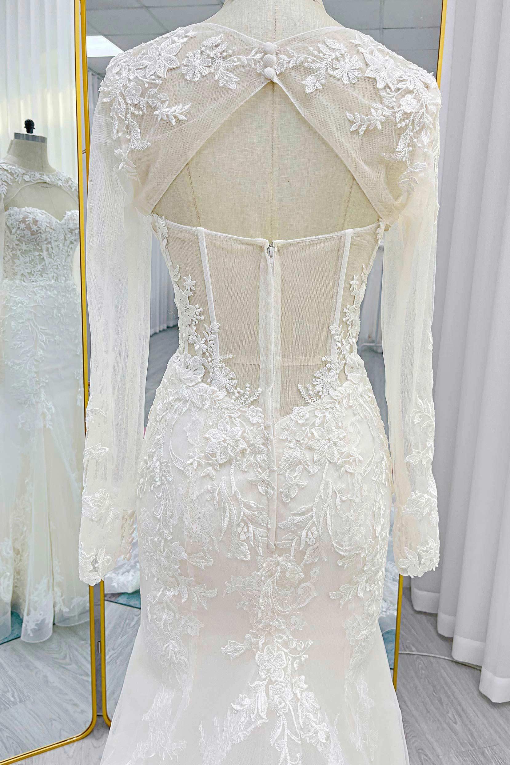 Trumpet-Mermaid Chapel Train Lace Tulle Wedding Dress CW3282 - COCOMELODY
