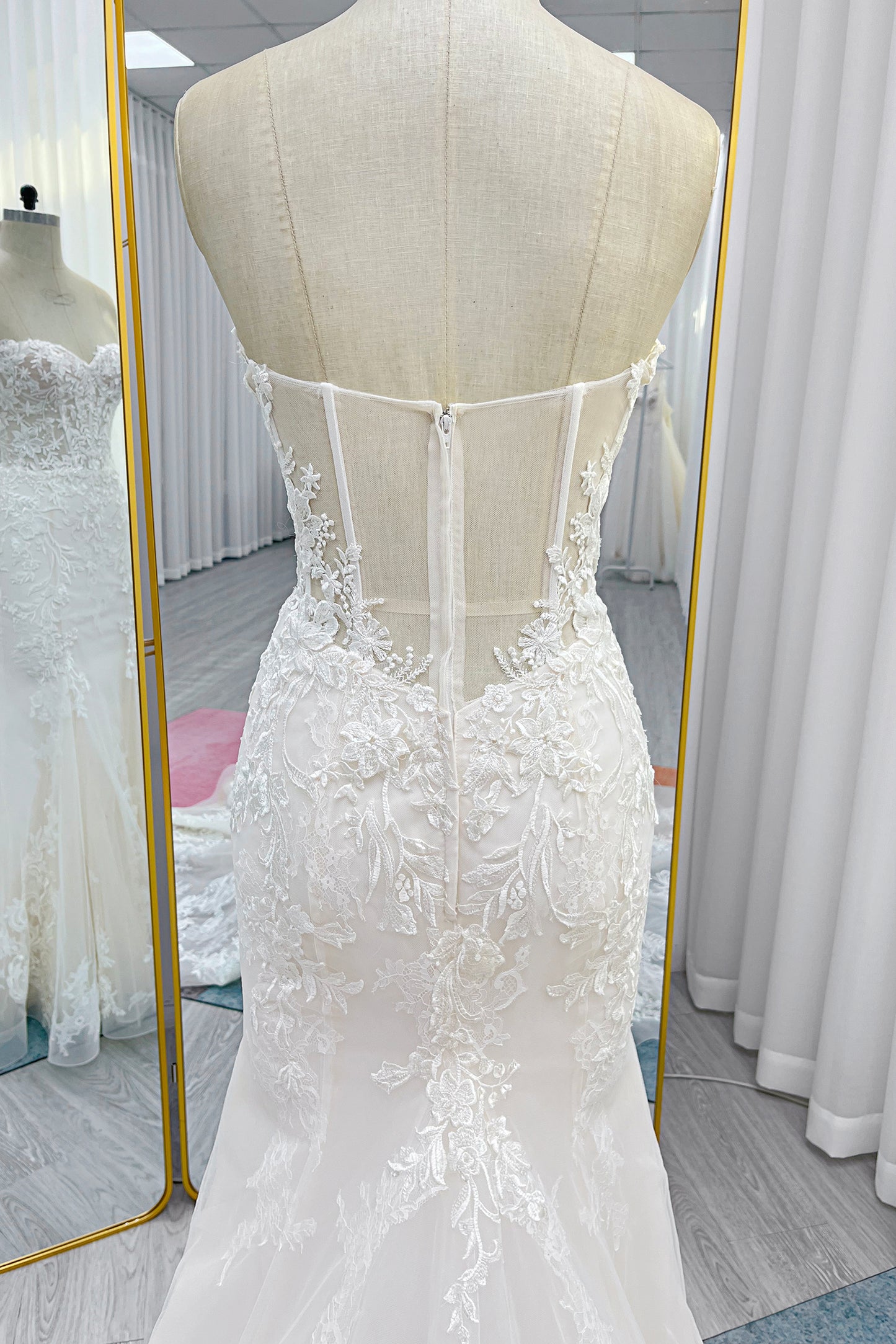 Trumpet-Mermaid Chapel Train Lace Tulle Wedding Dress CW3282