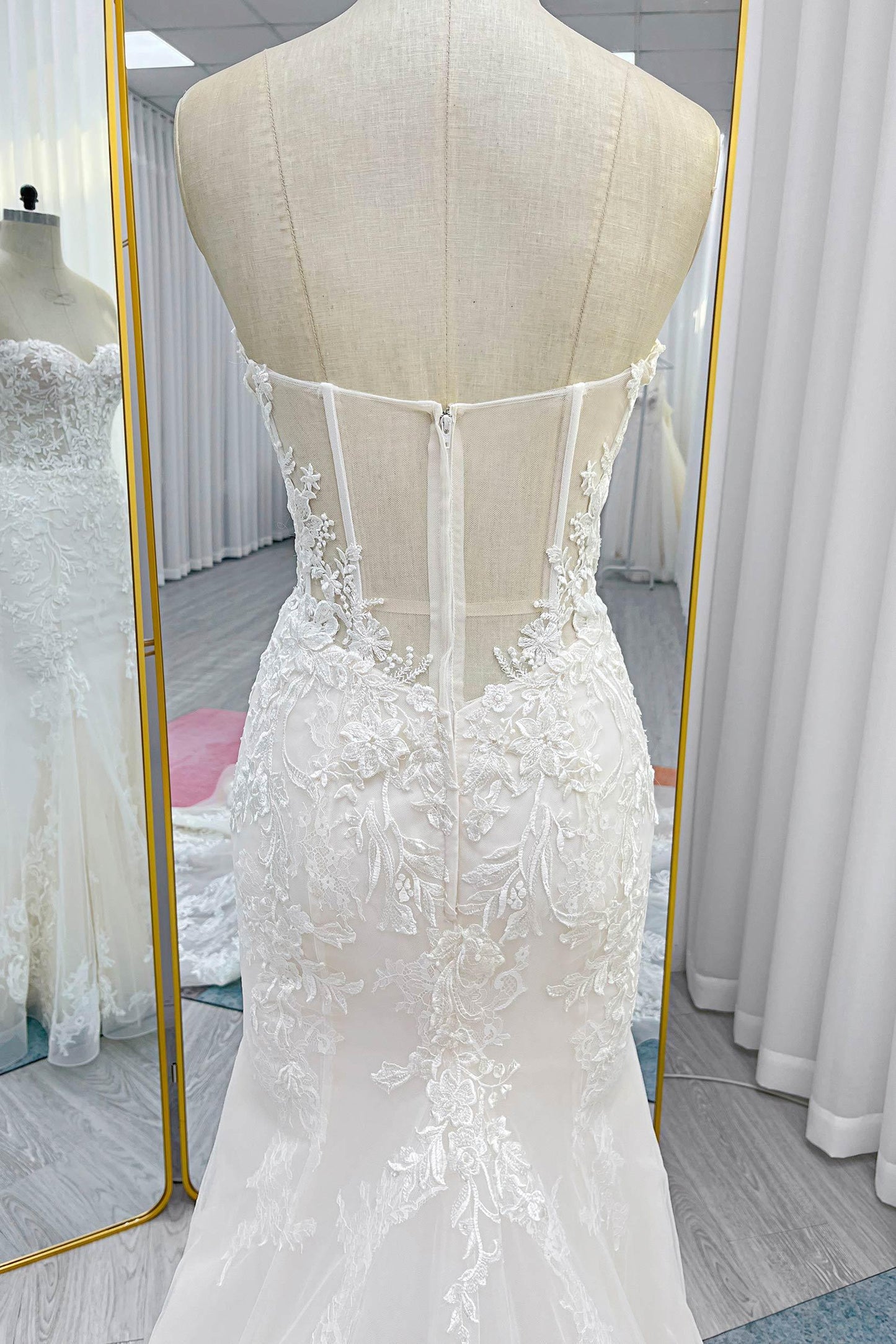 Trumpet-Mermaid Chapel Train Lace Tulle Wedding Dress CW3282 - COCOMELODY