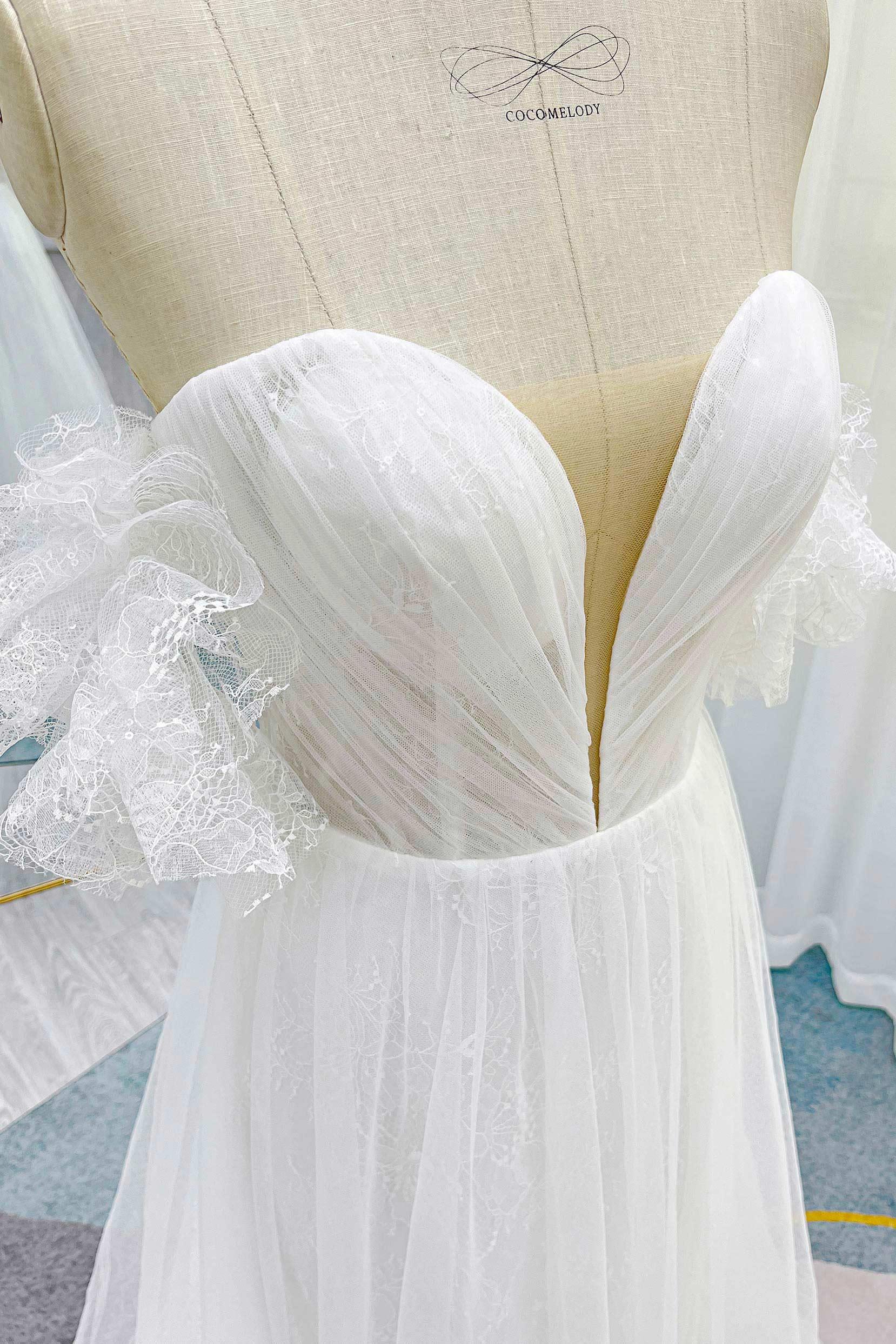 A-Line Sweep-Brush Train Lace Tulle Wedding Dress CW3285 - COCOMELODY