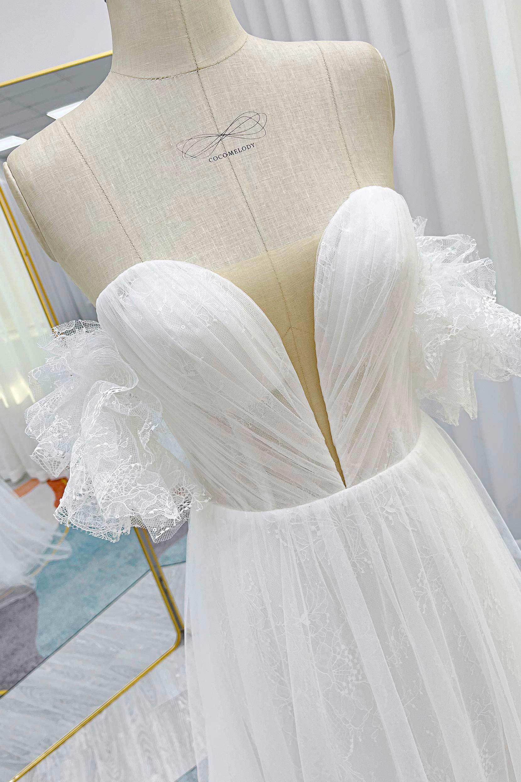 A-Line Sweep-Brush Train Lace Tulle Wedding Dress CW3285 - COCOMELODY