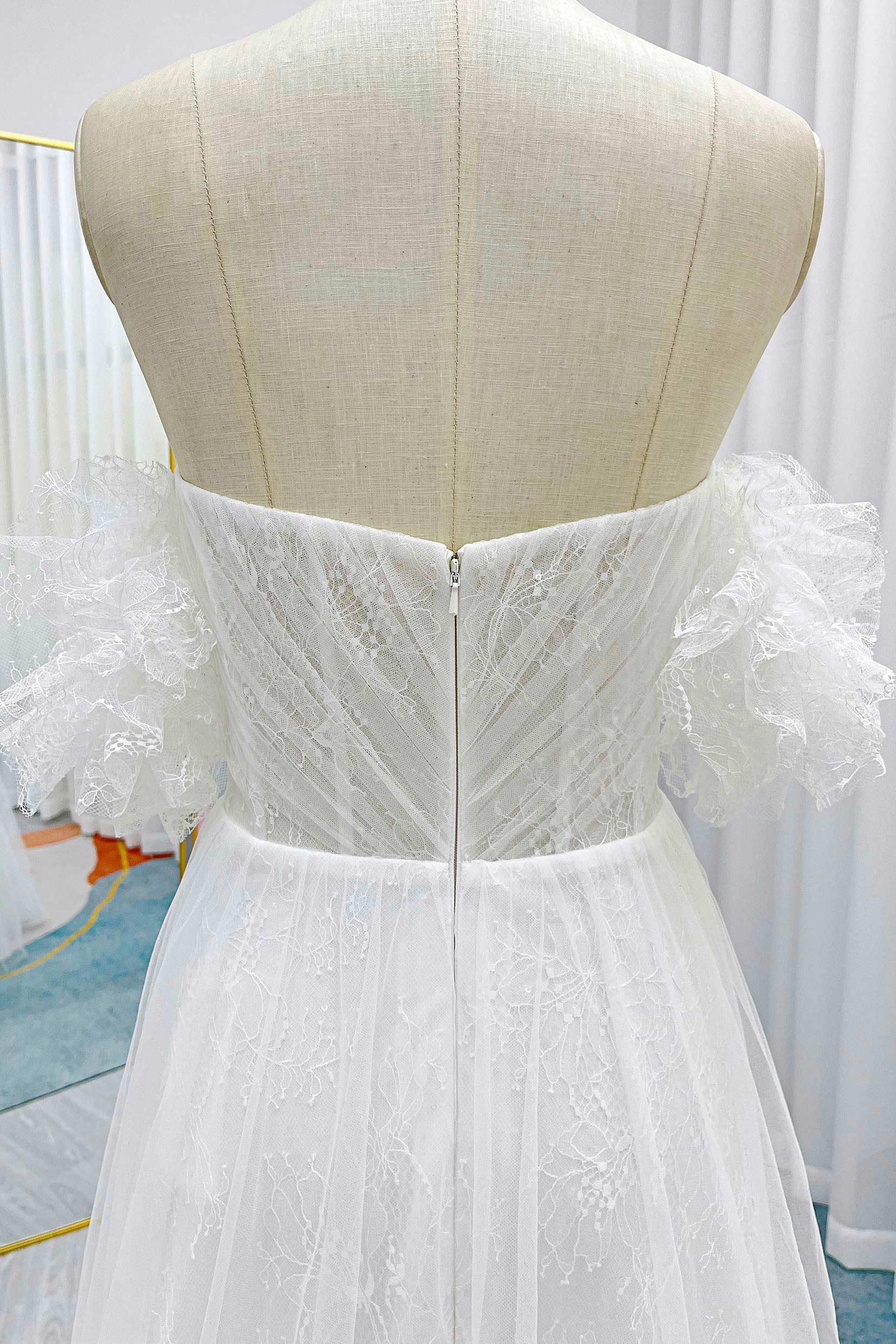 A-Line Sweep-Brush Train Lace Tulle Wedding Dress CW3285 - COCOMELODY