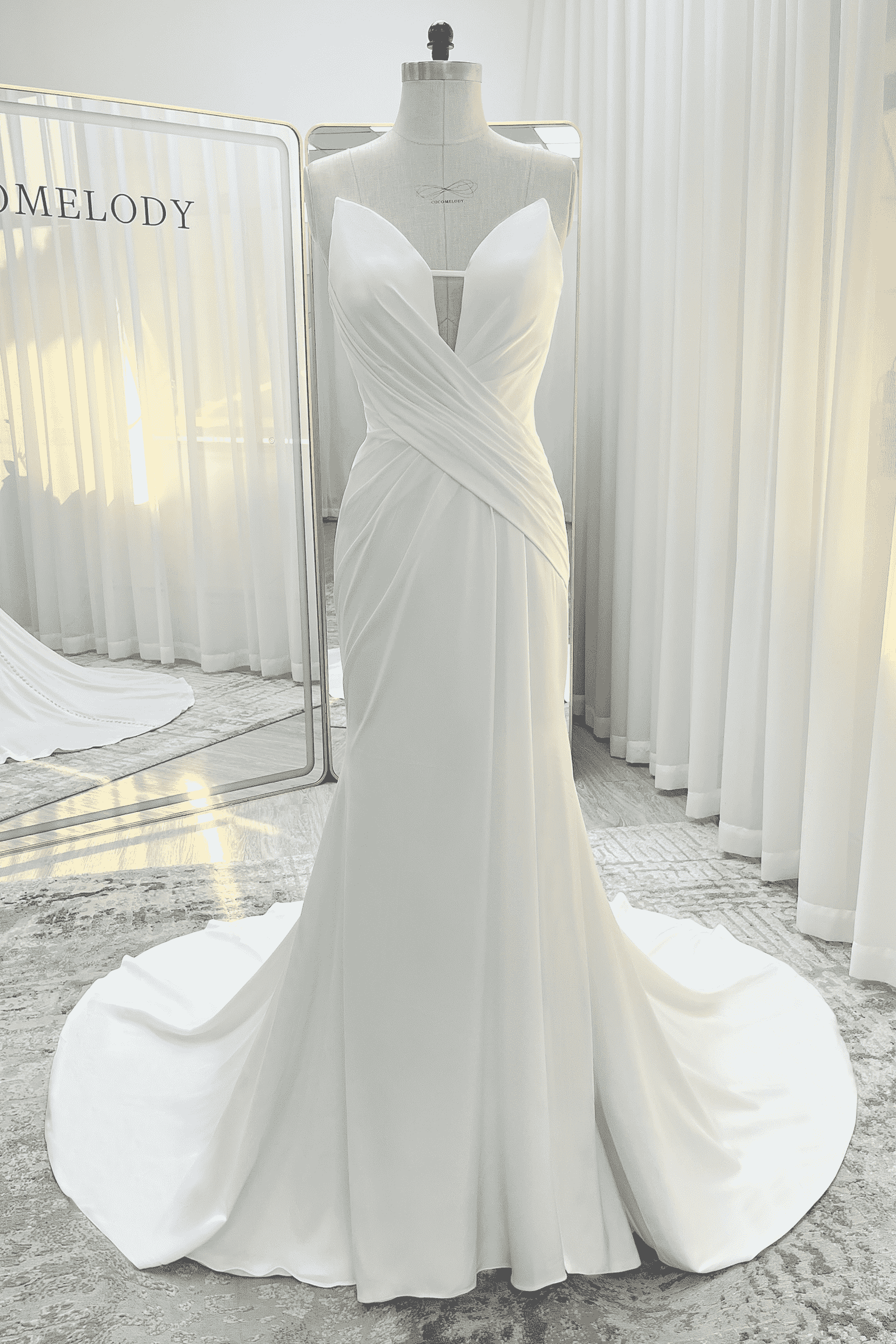 Trumpet-Mermaid Court Train Satin Wedding Dress CW3328 - COCOMELODY