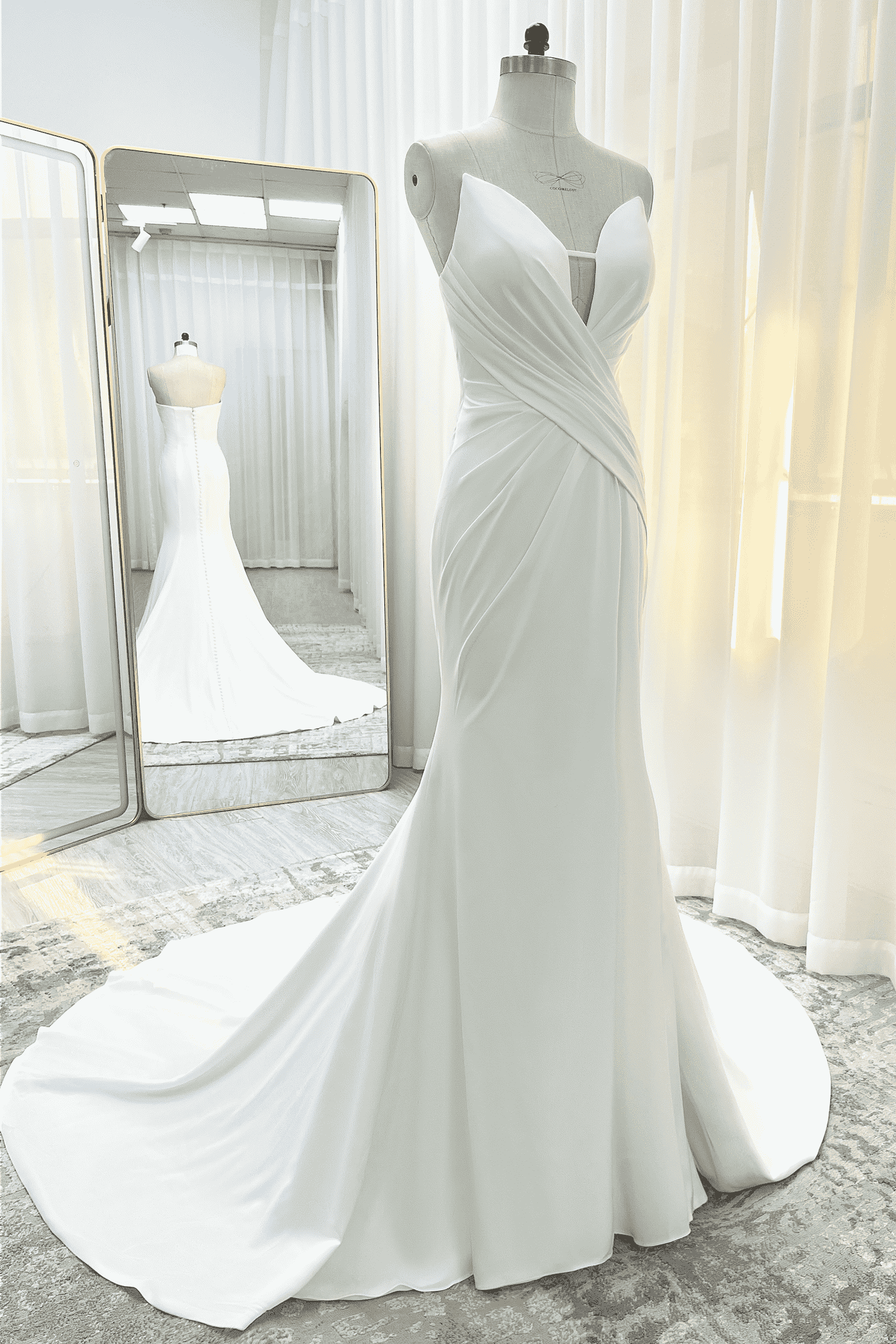 Trumpet-Mermaid Court Train Satin Wedding Dress CW3328 - COCOMELODY