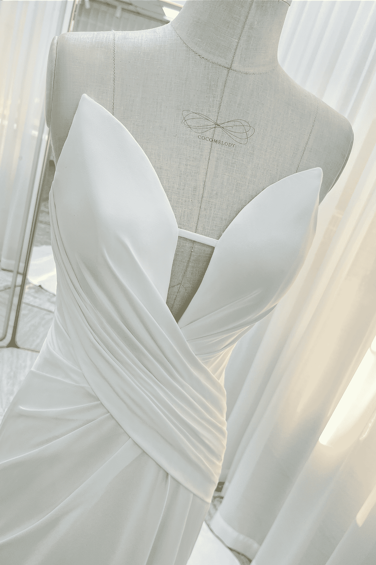 Trumpet-Mermaid Court Train Satin Wedding Dress CW3328 - COCOMELODY