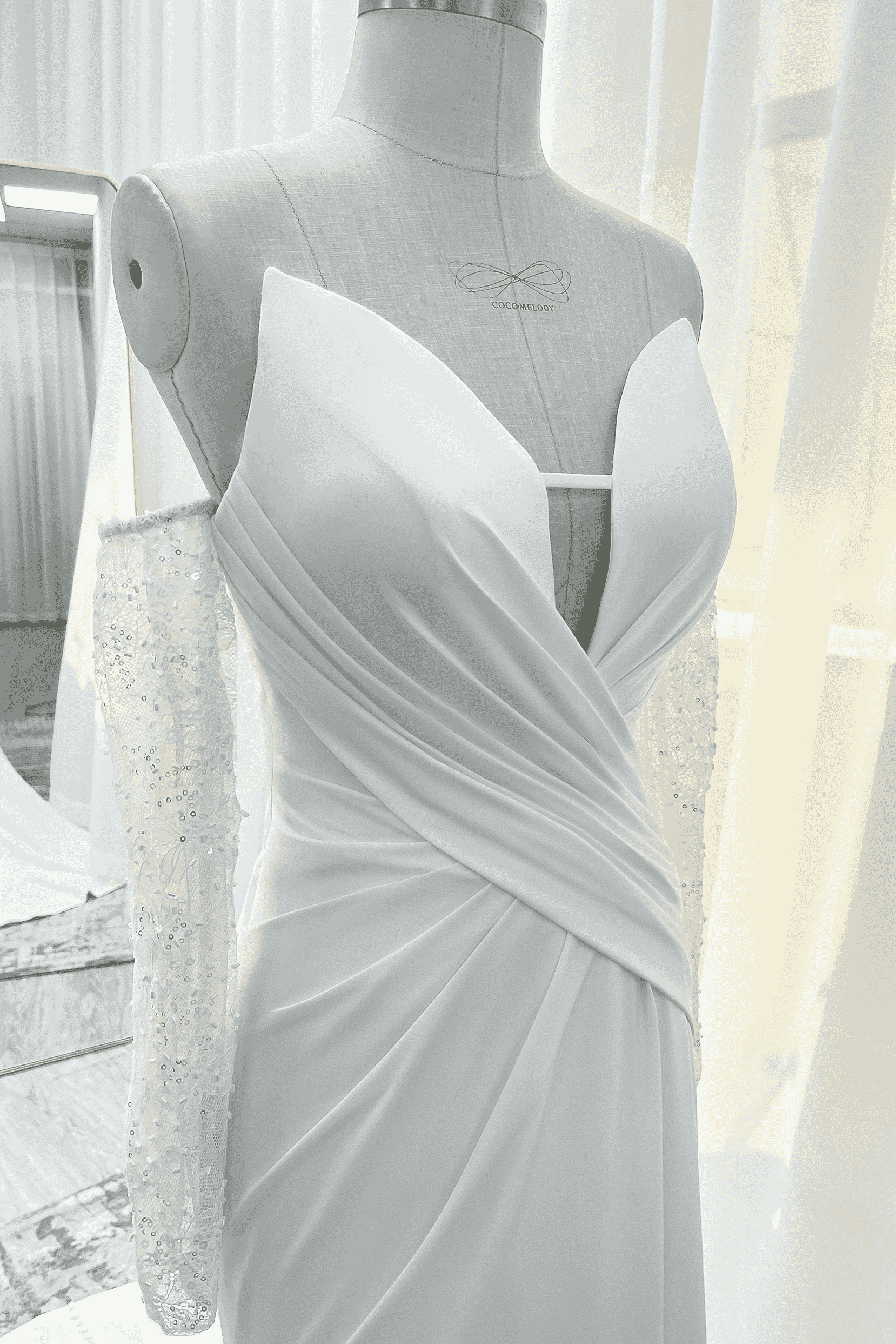 Trumpet-Mermaid Court Train Satin Wedding Dress CW3328 - COCOMELODY