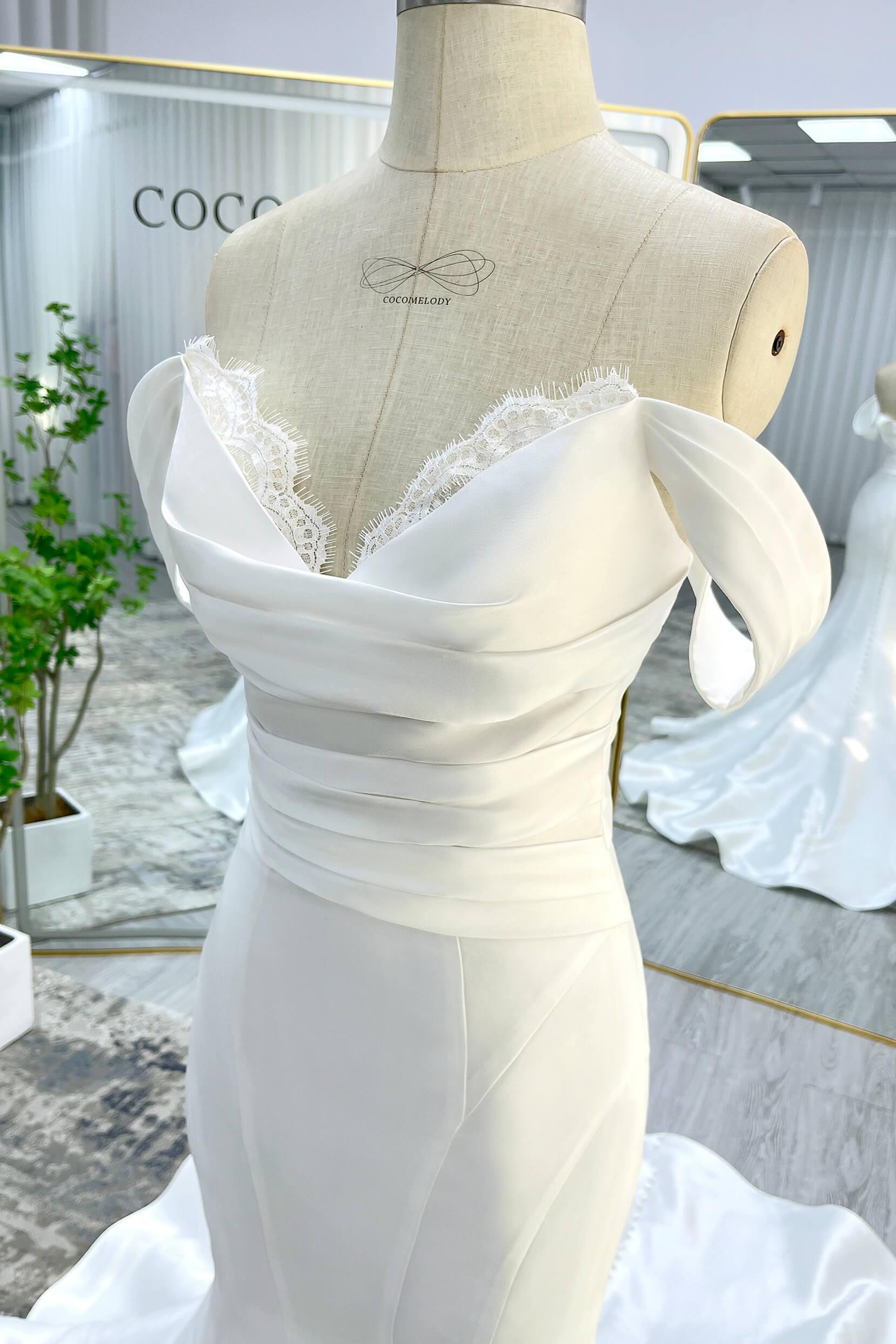 Trumpet-Mermaid Court Train Glitter Wedding Dress CW3334 - COCOMELODY
