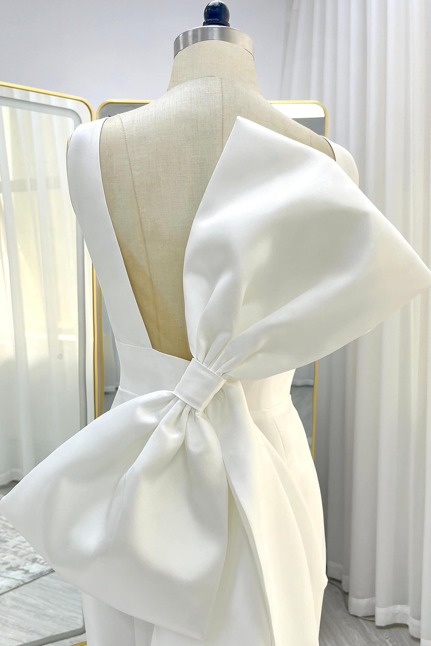 Trumpet-Mermaid Court Train Mikado Wedding Dress CW3356 - COCOMELODY