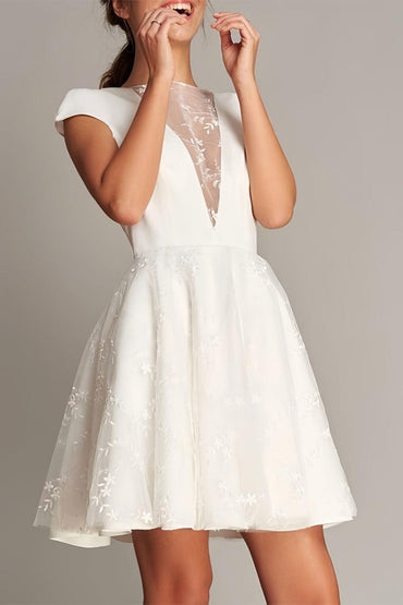 Knee-Length Wedding Dress with V-Neck Lace Appliques CW3376 - COCOMELODY