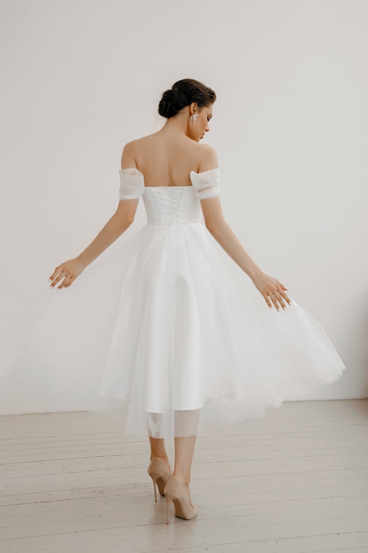 Off-The-Shoulder Sleeveless Tulle Little White Dress CW3387