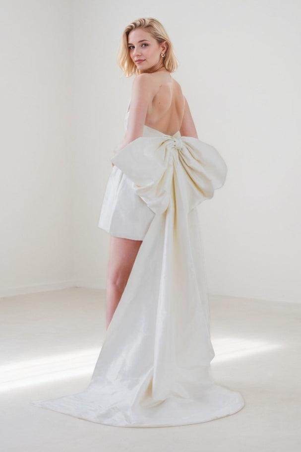 A-Line Satin Short Wedding Dress White Bowknot COCOMELODY CW3415, 25 Days / Ivory / US22-UK24-EUR52 A-Line Satin Short Wedding Dress White Bowknot COCOMELODY CW3415, 25 Days / Ivory / US22-UK24-EUR52