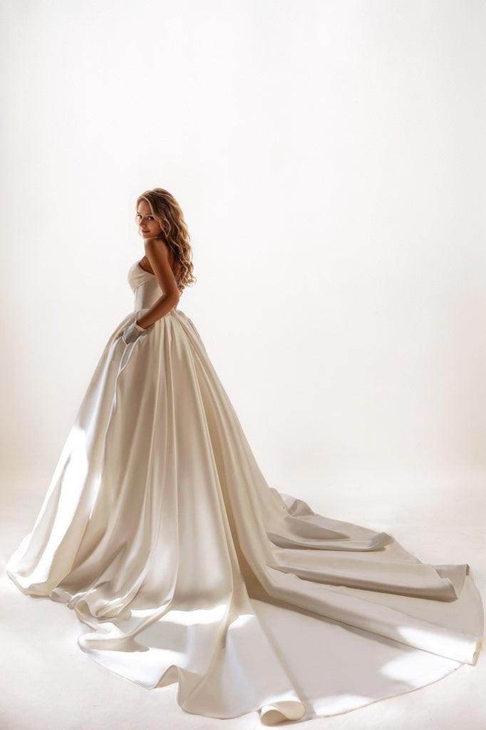 Simple Satin Basque Waist Wedding Dress Sleeveless Pockets A Line COCOMELODY CW3502, 20 Days / Choose from Satin Color Chart / US0-UK2-EUR30 Simple Satin Basque Waist Wedding Dress Sleeveless Pockets A Line COCOMELODY CW3502, 20 Days / Choose from Satin Color Chart / US0-UK2-EUR30